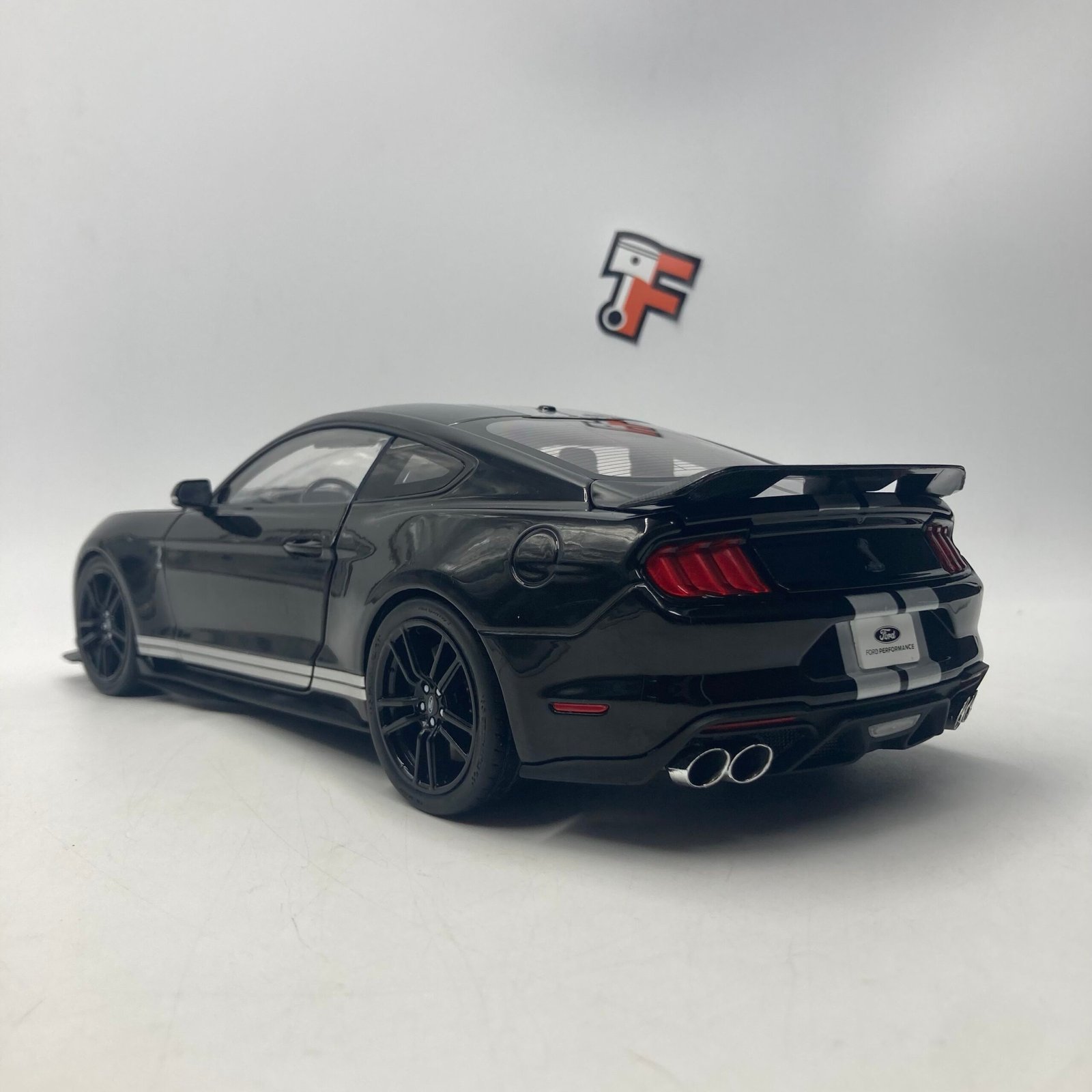 Ford Mustang Shelby GT500 Black 2022 – Image 5