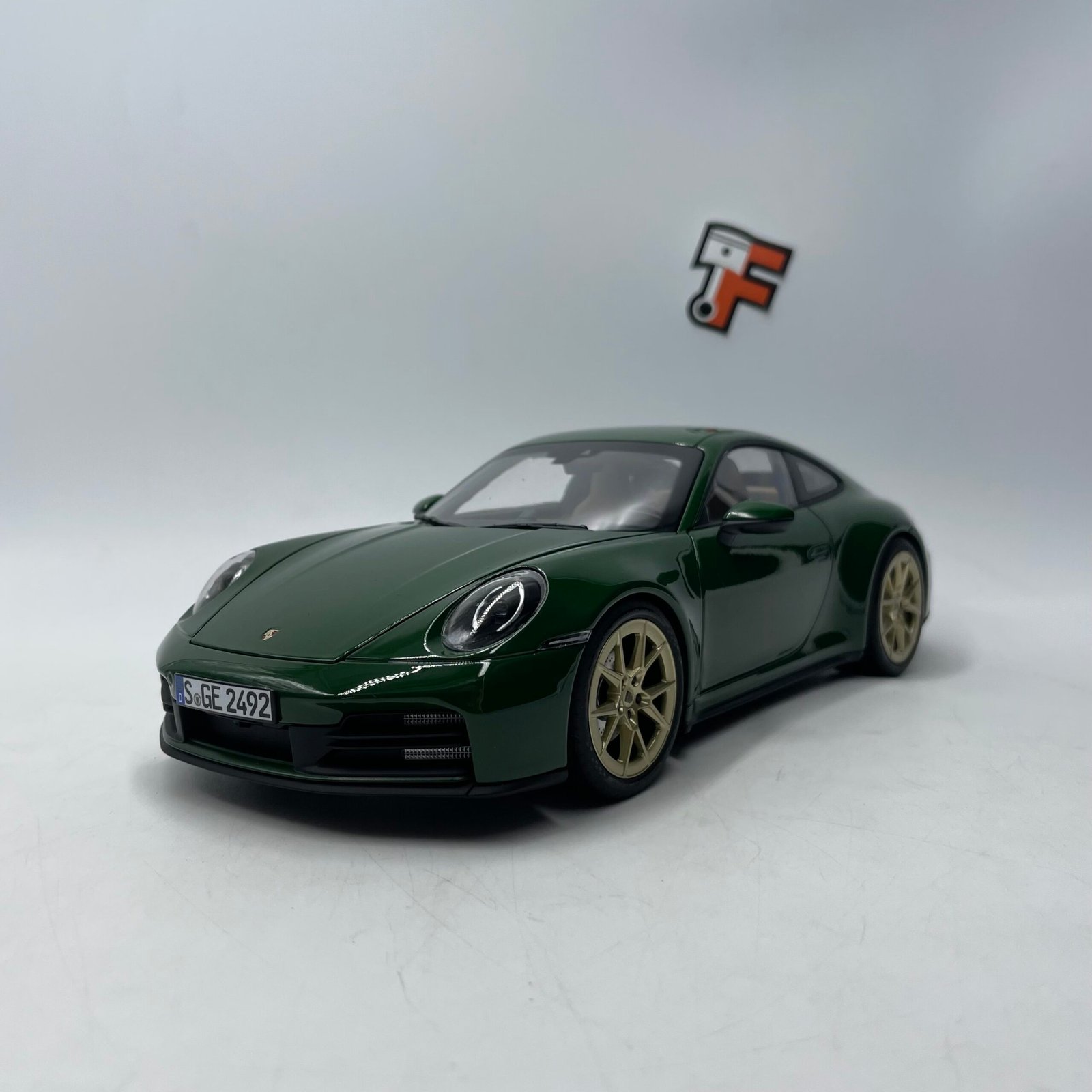 Porsche 911 992.2 Carrera 2024 Irishgreen – Image 3