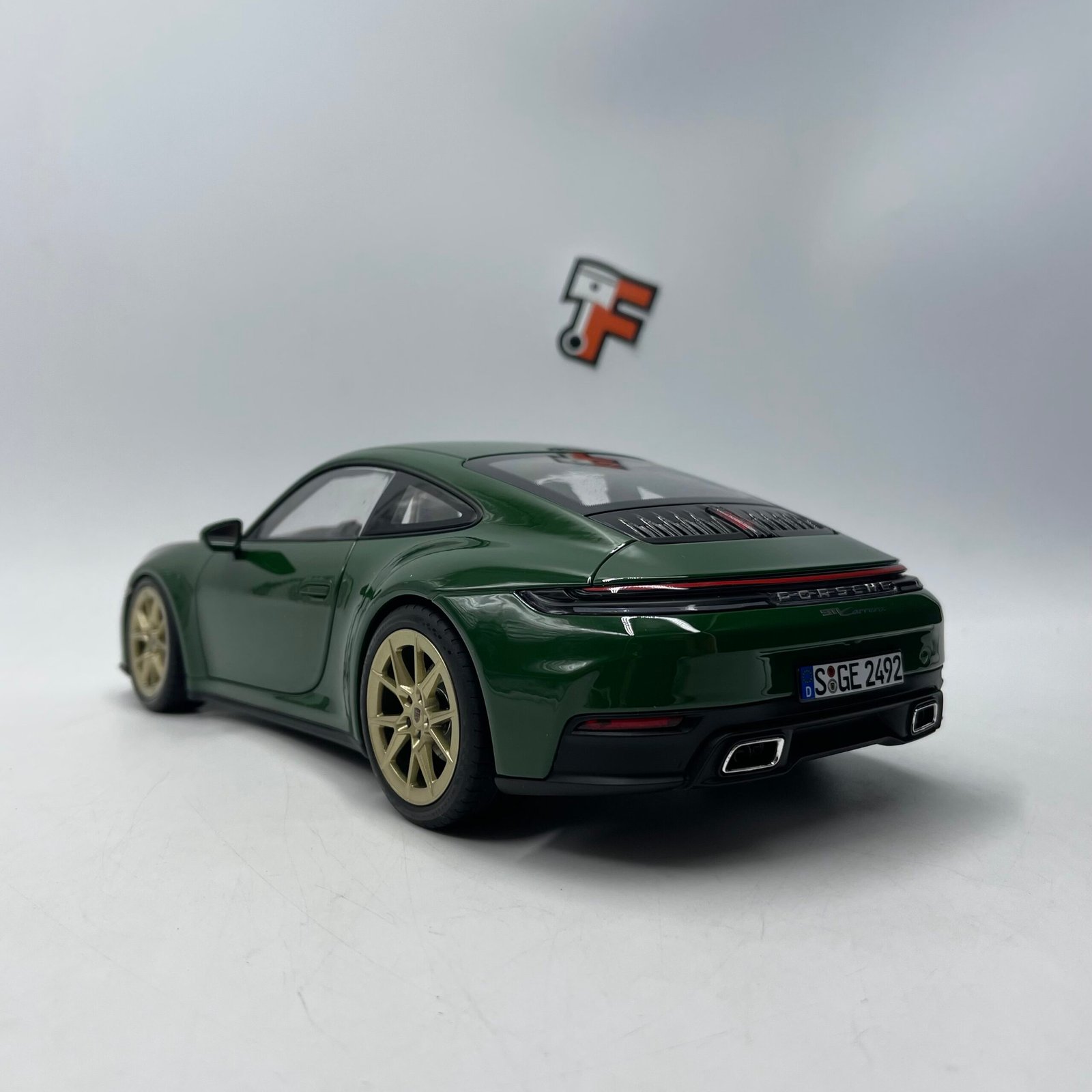 Porsche 911 992.2 Carrera 2024 Irishgreen – Image 5