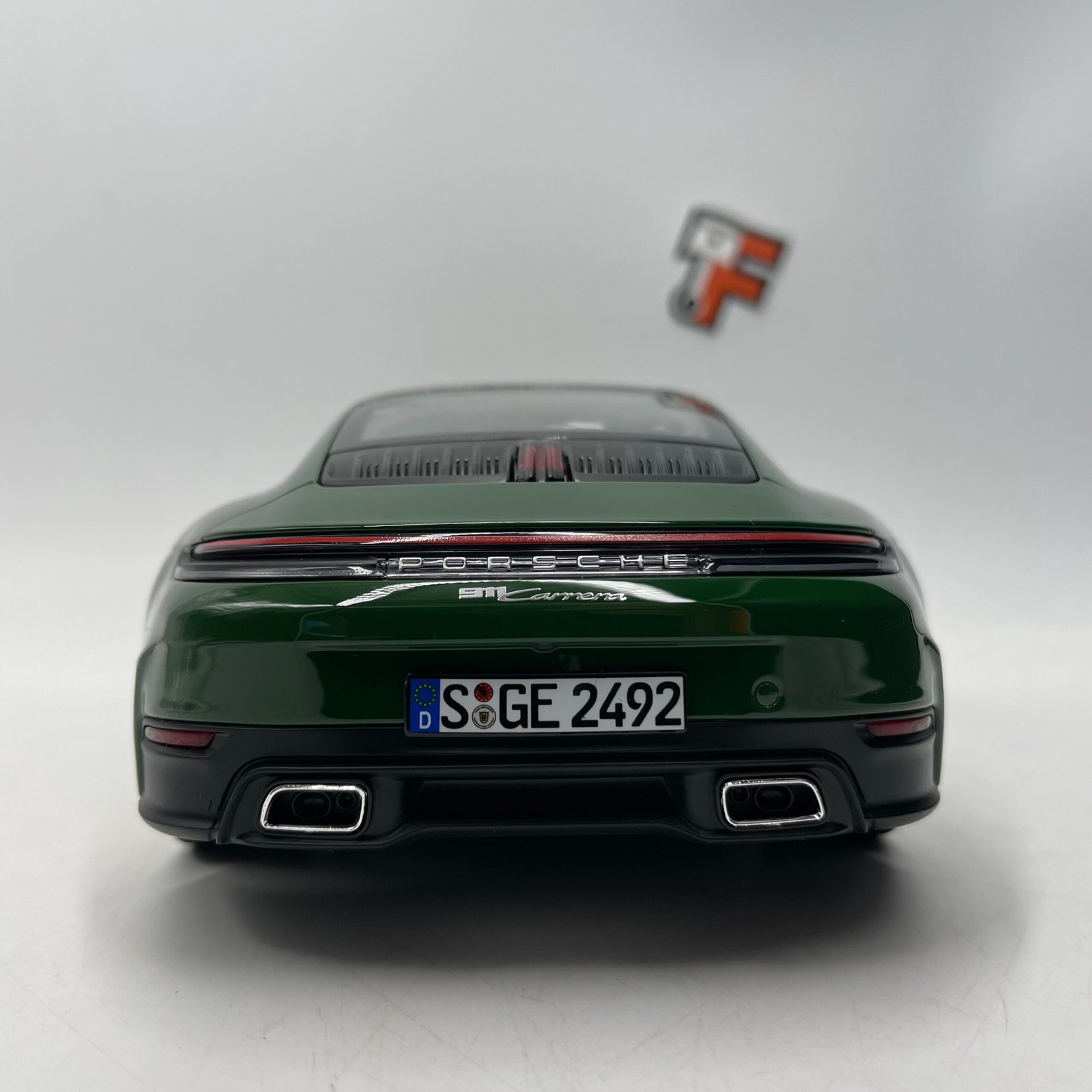 Porsche 911 992.2 Carrera 2024 Irishgreen – Image 6