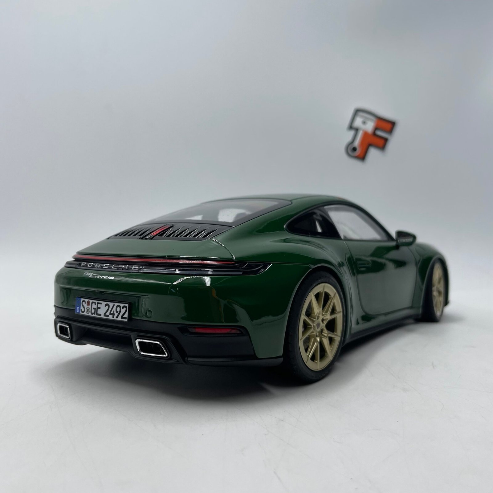 Porsche 911 992.2 Carrera 2024 Irishgreen – Image 7