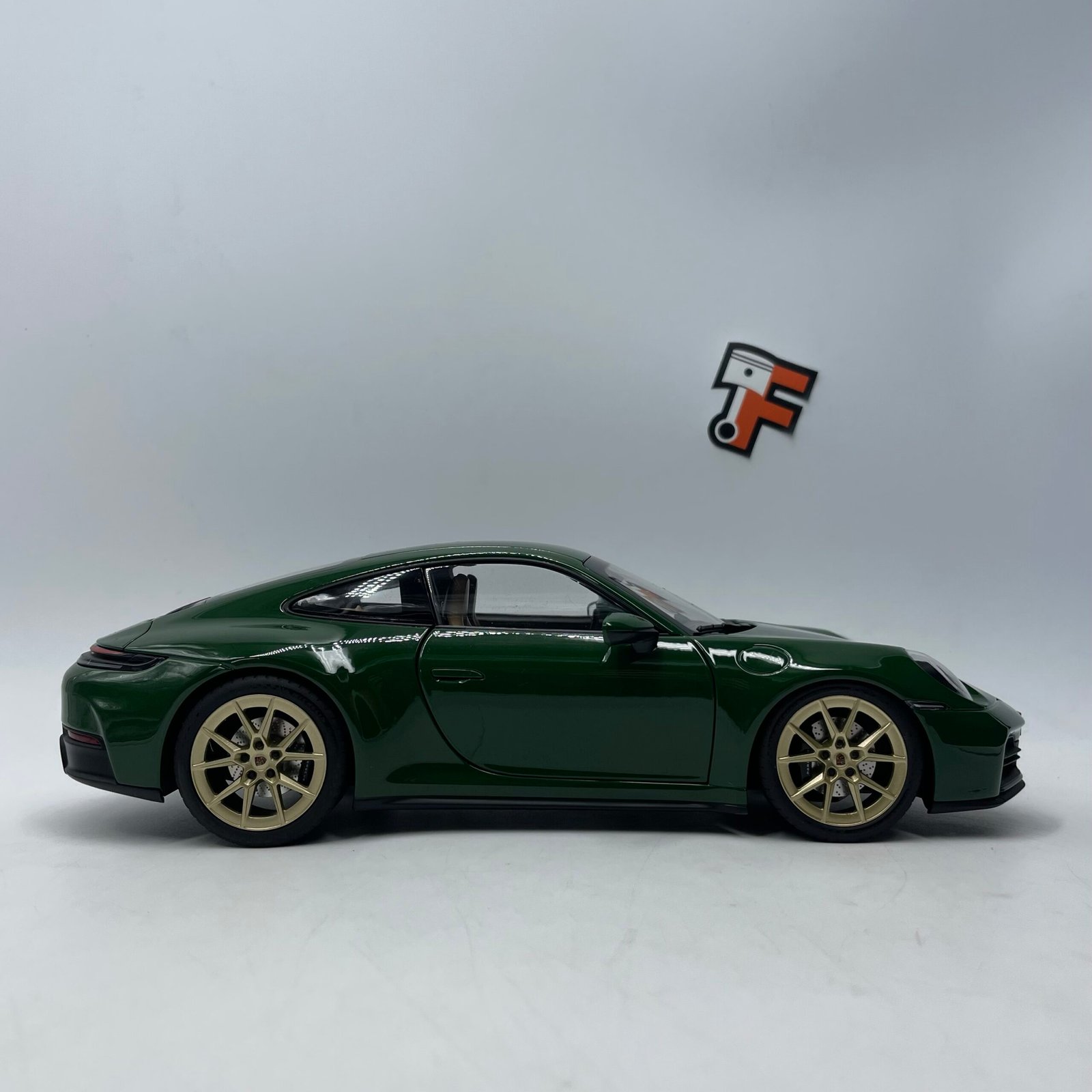 Porsche 911 992.2 Carrera 2024 Irishgreen – Image 8