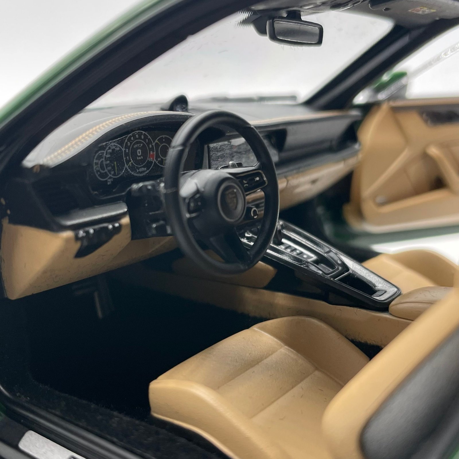 Porsche 911 992.2 Carrera 2024 Irishgreen – Image 9