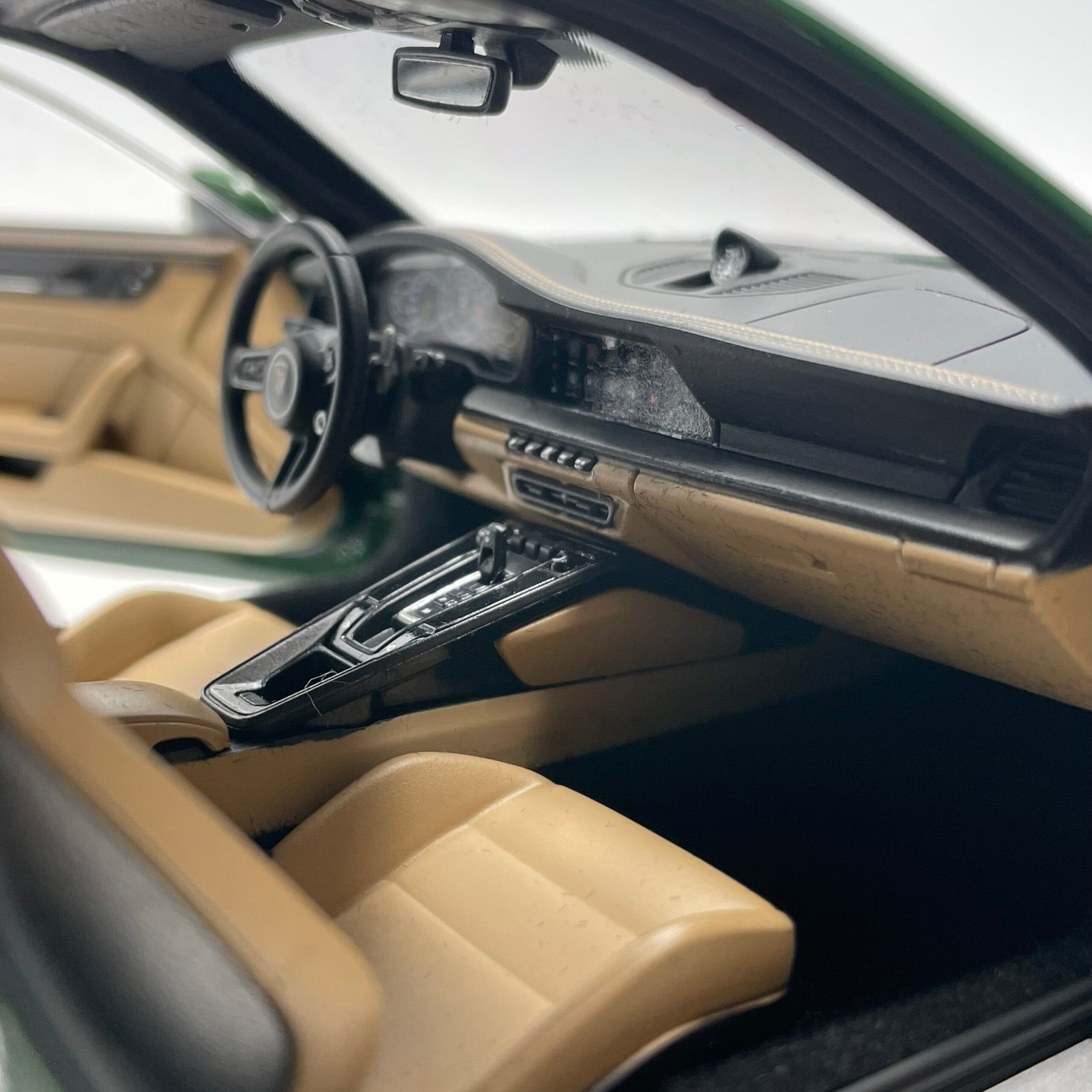 Porsche 911 992.2 Carrera 2024 Irishgreen – Image 10