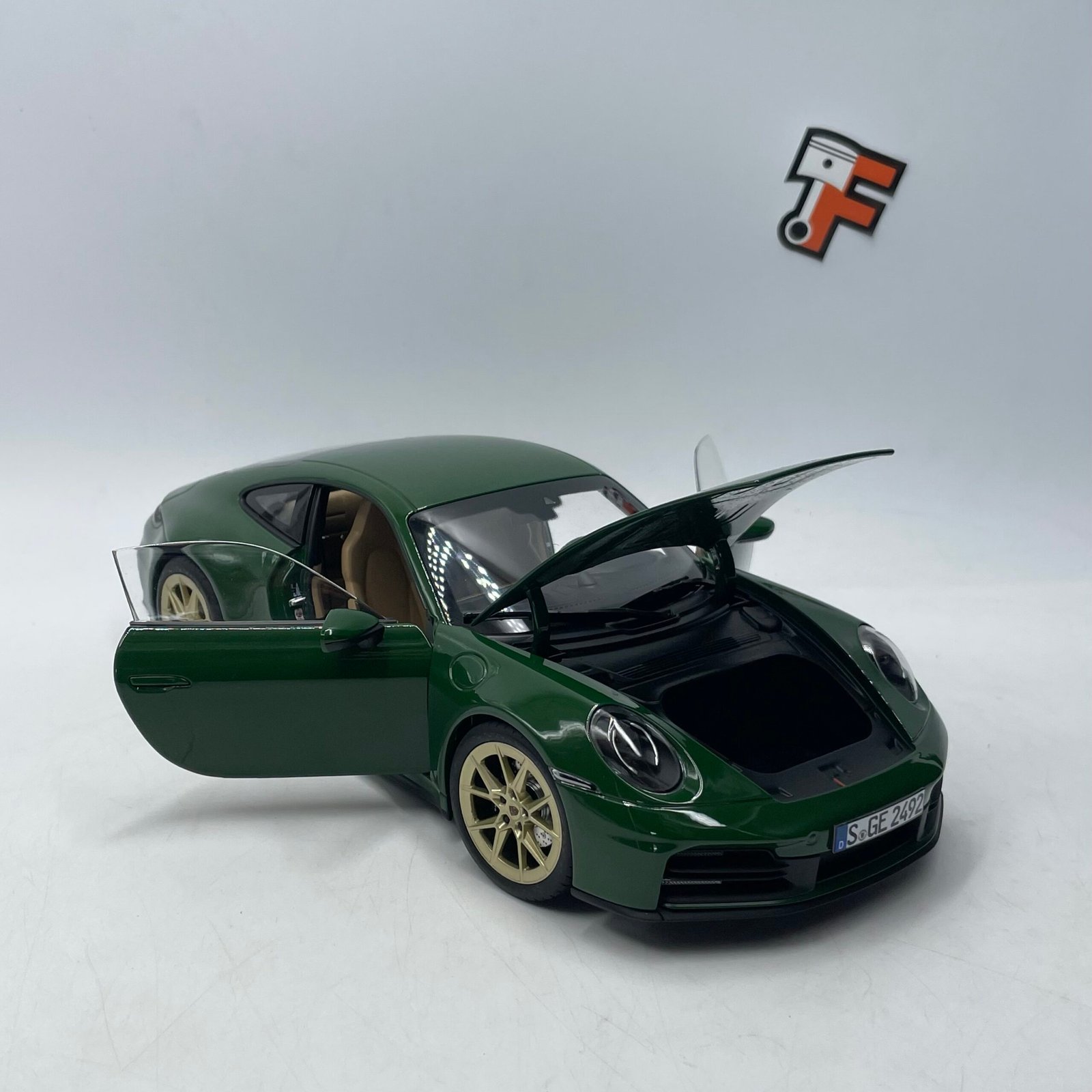 Porsche 911 992.2 Carrera 2024 Irishgreen – Image 11