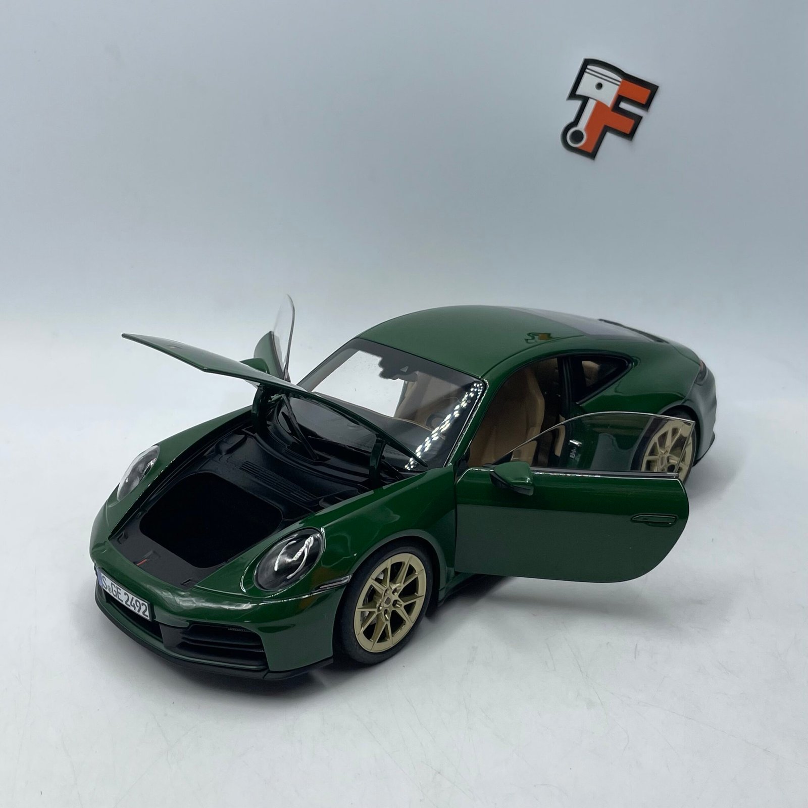 Porsche 911 992.2 Carrera 2024 Irishgreen – Image 12