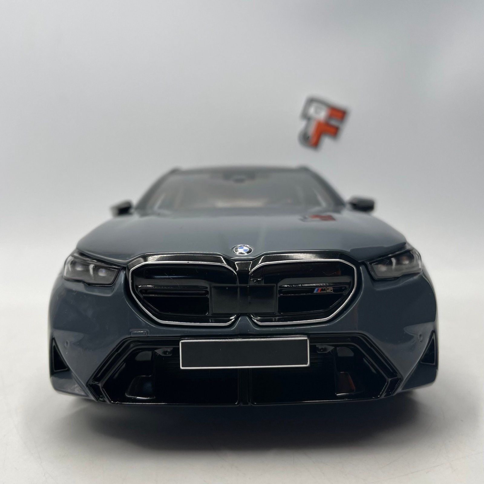 BMW M5 G99 Touring 2024 Grey – Image 2