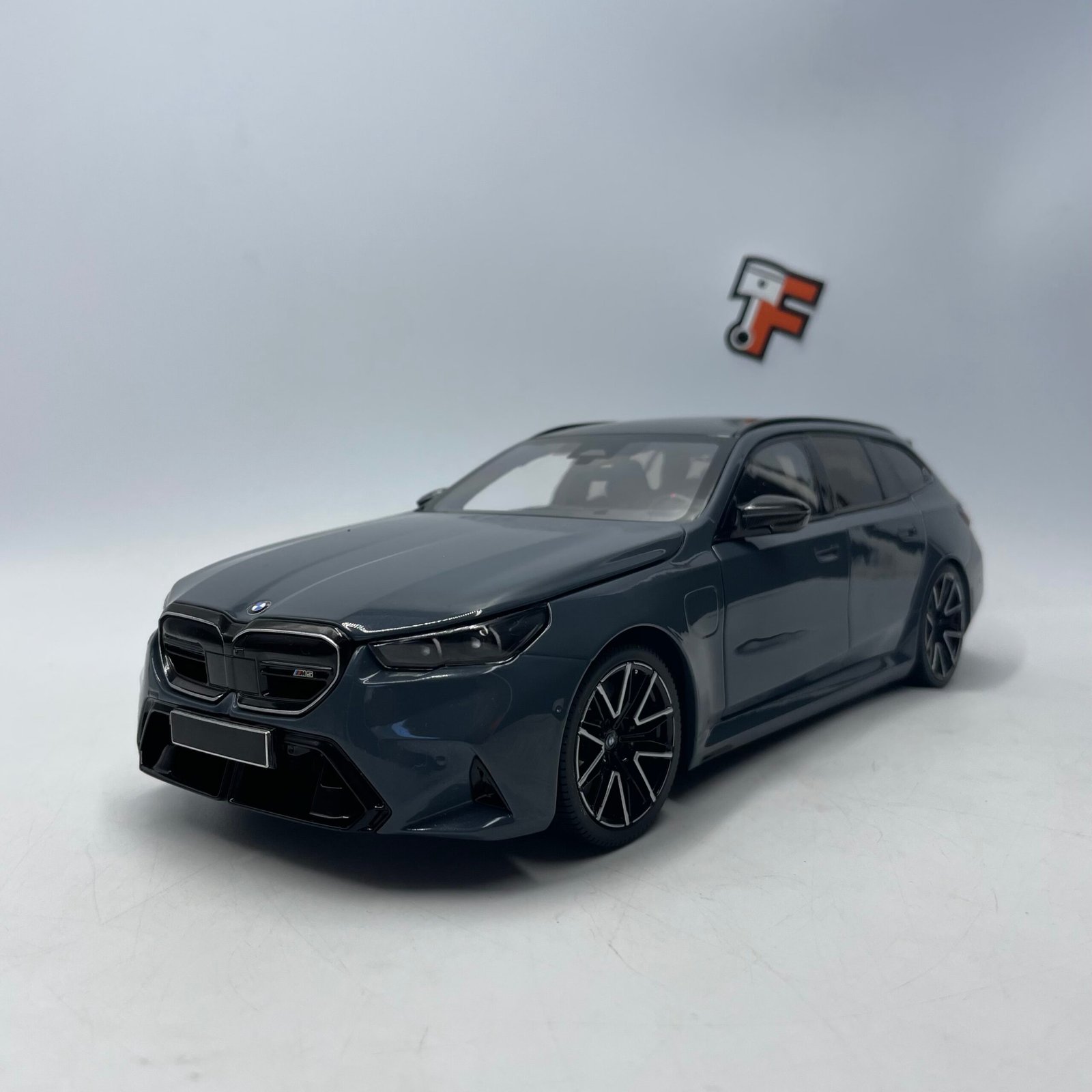 BMW M5 G99 Touring 2024 Grey – Image 3