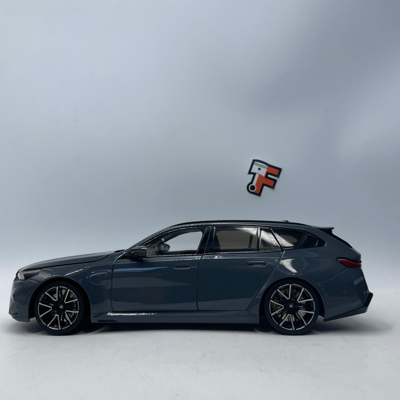 BMW M5 G99 Touring 2024 Grey – Image 4