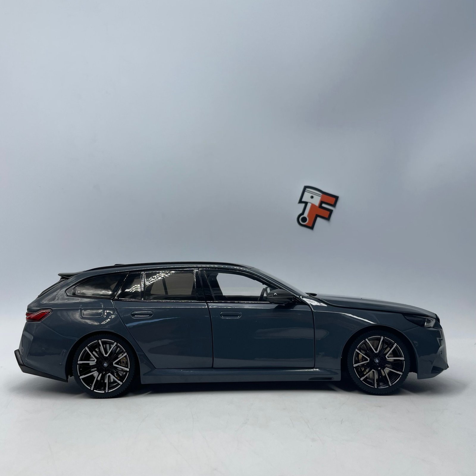 BMW M5 G99 Touring 2024 Grey – Image 8