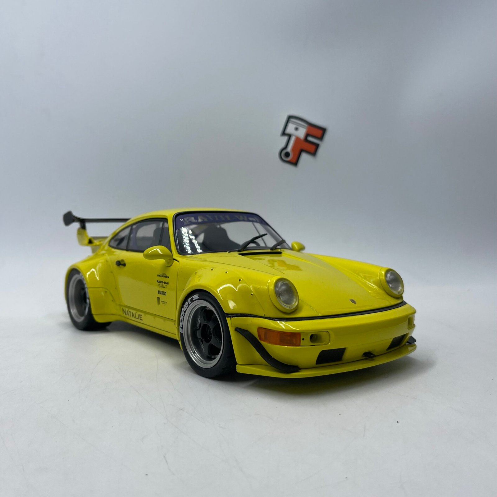 Miniature Porsche 911 RWB Bodykit NATALIE 2023 Yellow Solido 1/18 vendue en Suisse