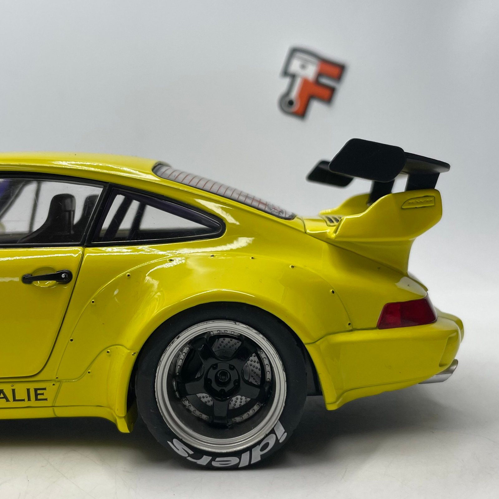 Porsche 911 RWB Bodykit Natalie 2023 yellow – Image 12