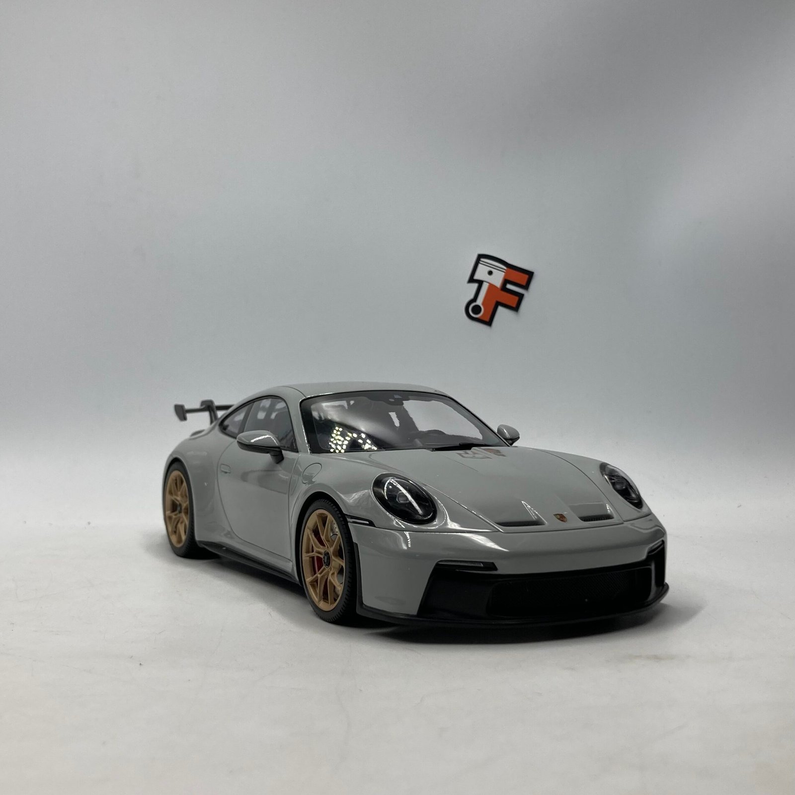 Miniature Porsche 911 (992) GT3 2021 Chalk Minichamps vendue en Suisse
