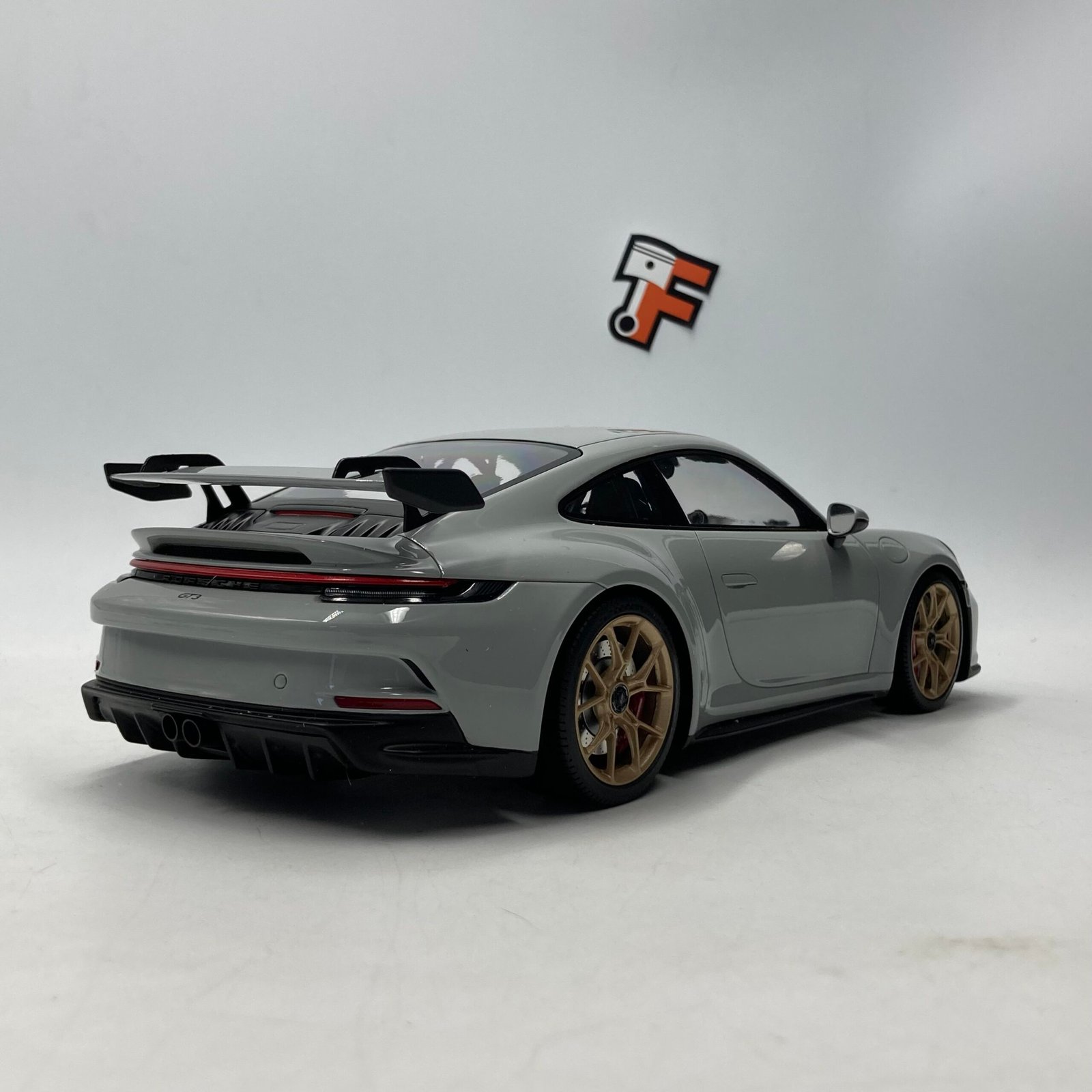 Porsche 911 (992) GT3 2021 Chalk/Gold Wheels – Image 2