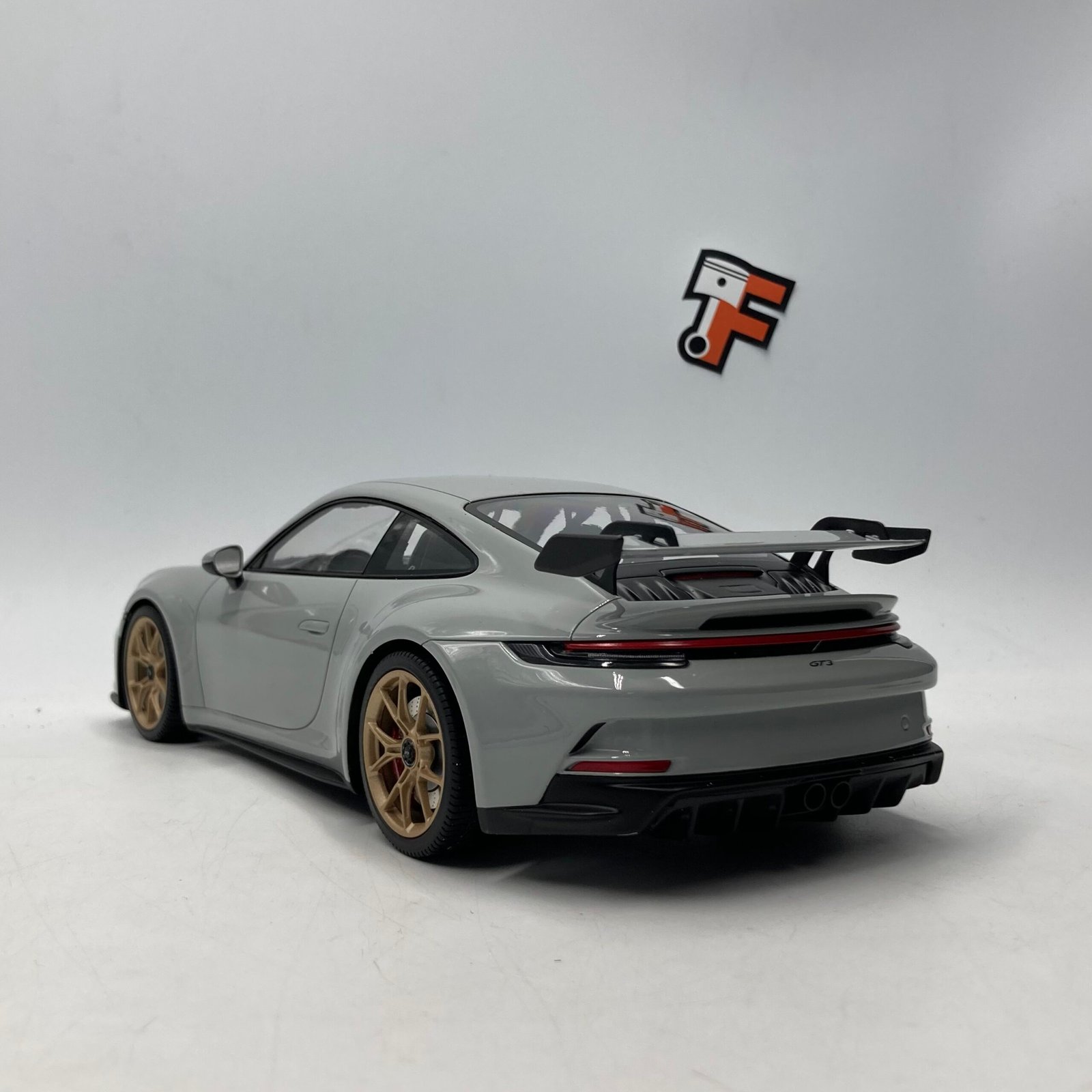 Porsche 911 (992) GT3 2021 Chalk/Gold Wheels – Image 6