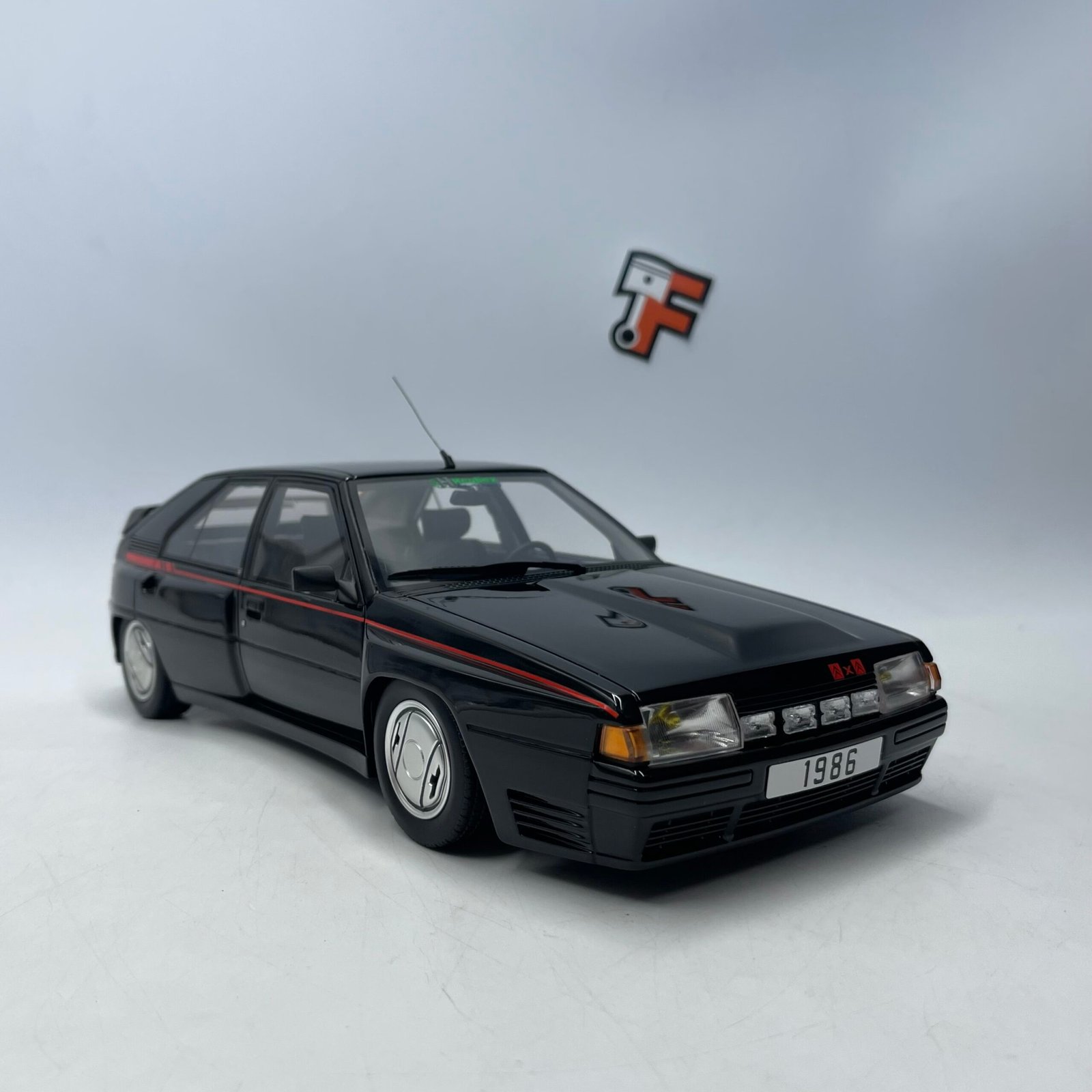 Miniature Citroën BX 4TC Série 200 1985 Noire 1/18 OttOmobile vendue en Suisse