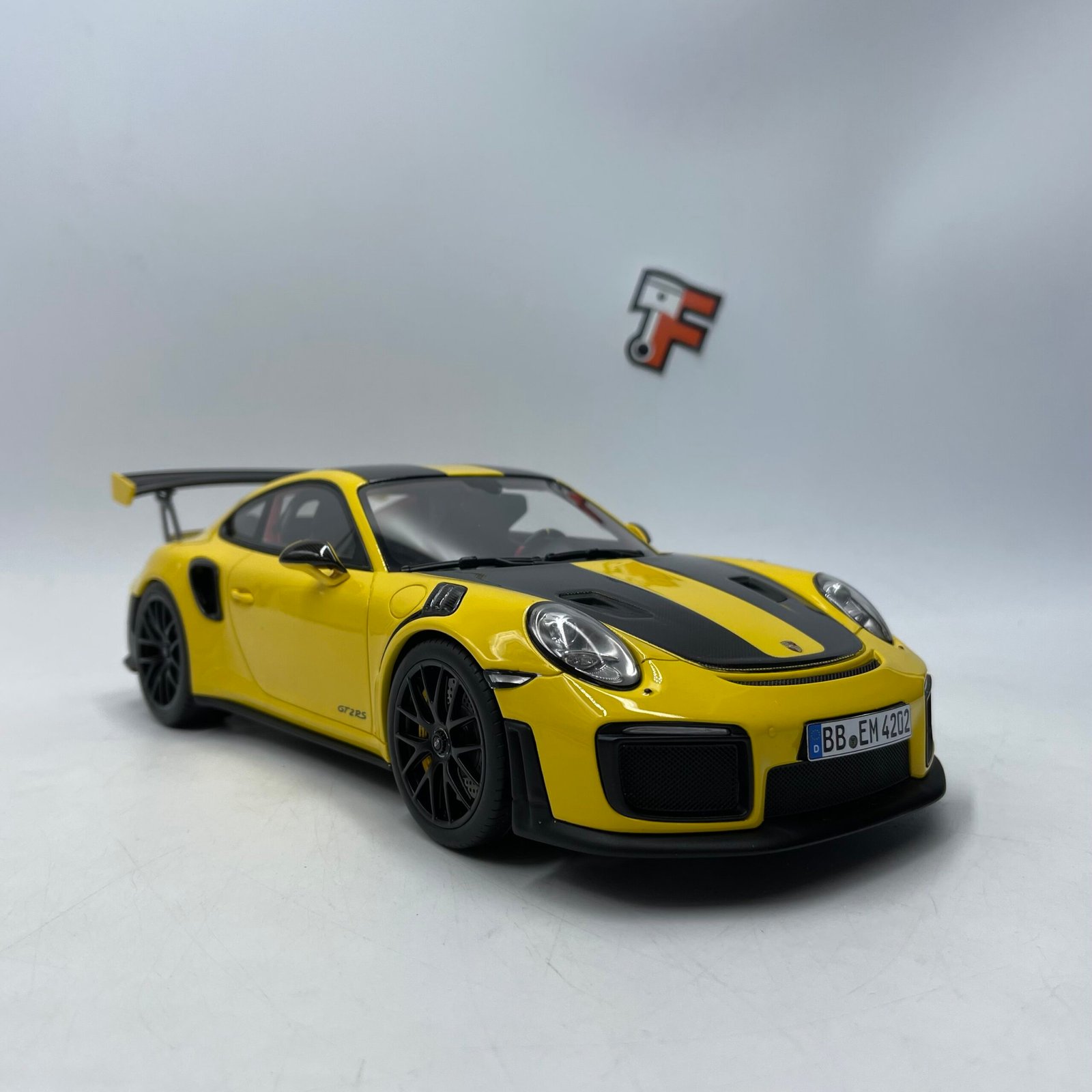 Miniature Porsche 911 (991.2) GT2 RS Nürburgring Lap Record 2017 Yellow/Black GT972 vendue en Suisse