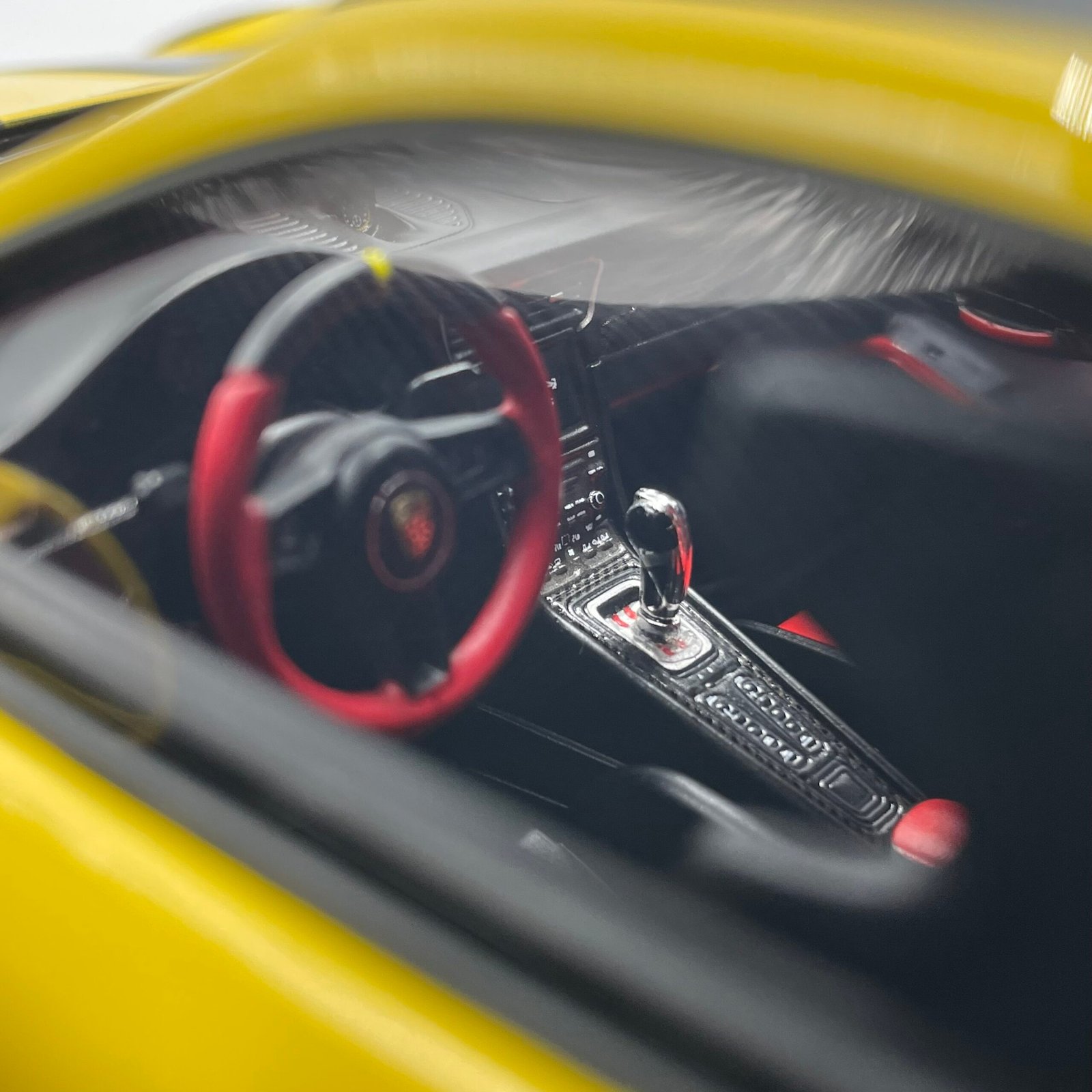 Porsche 911 (991.2) GT2 RS Nürburgring Lap Record 2017 Yellow/Black 1/18 – Image 9