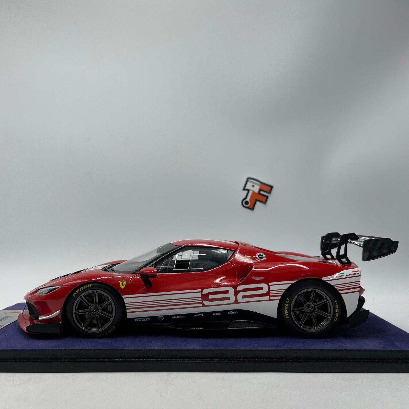 Ferrari 296 GT3 Challenge Launch Version Rosso/Blanco 1/18 – Image 5