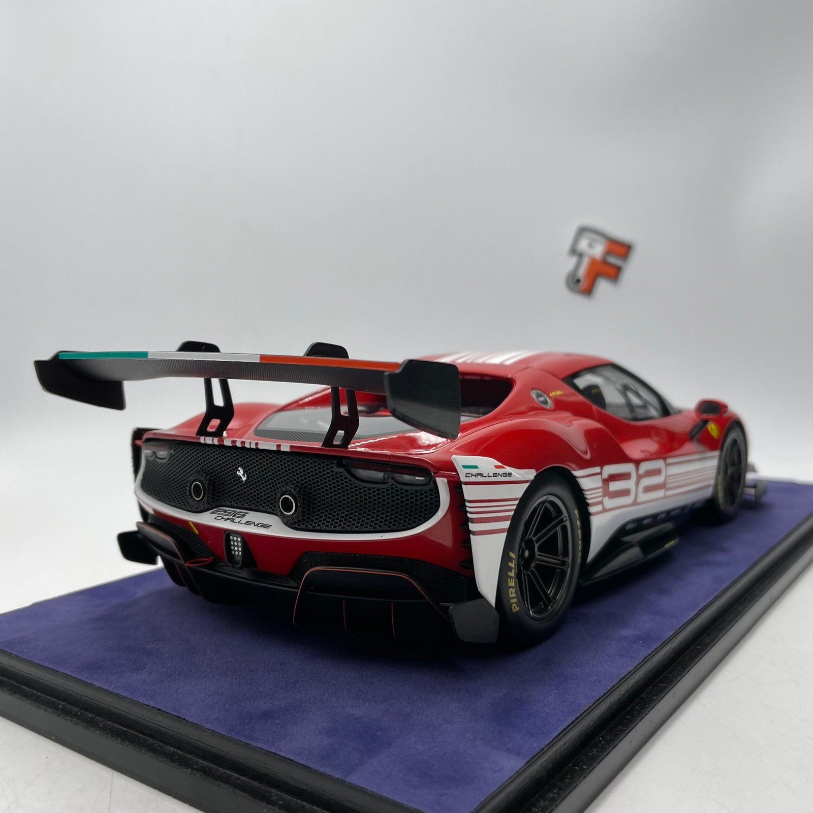 Ferrari 296 GT3 Challenge Launch Version Rosso/Blanco 1/18 – Image 8