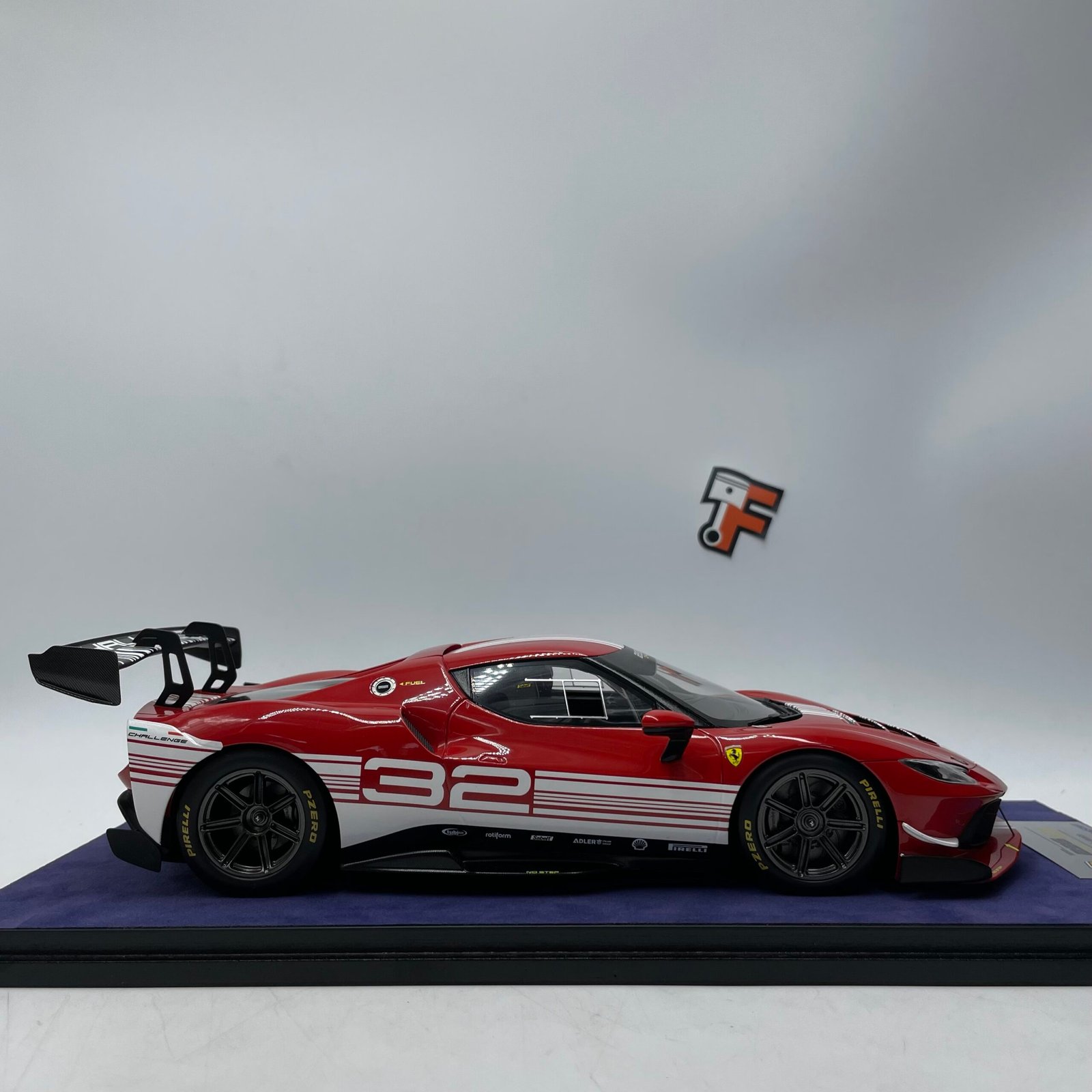 Ferrari 296 GT3 Challenge Launch Version Rosso/Blanco 1/18 – Image 9