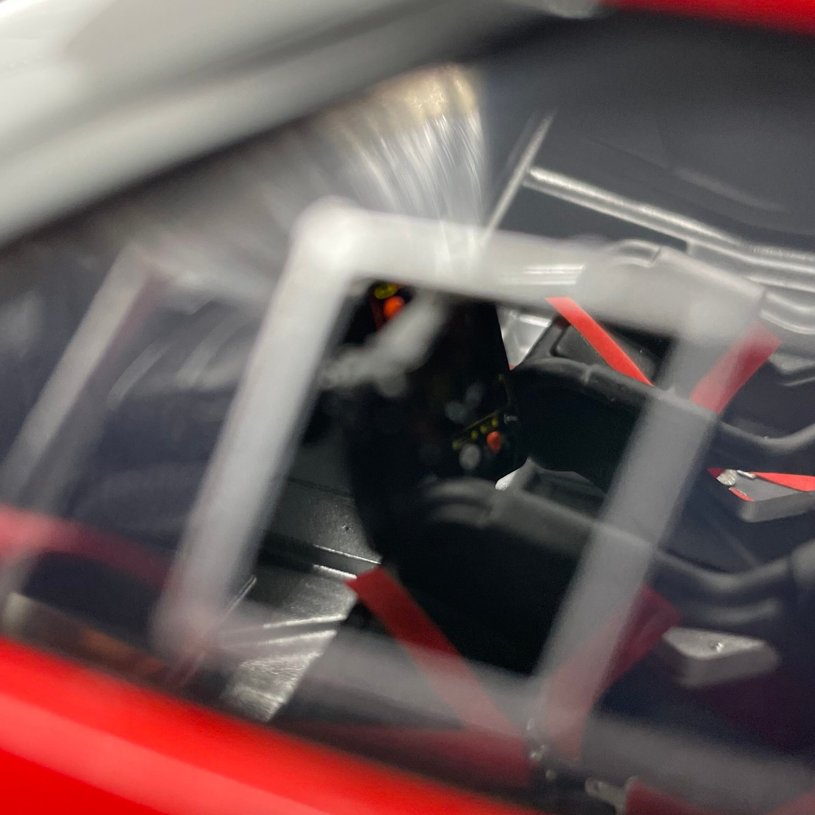 Ferrari 296 GT3 Challenge Launch Version Rosso/Blanco 1/18 – Image 10