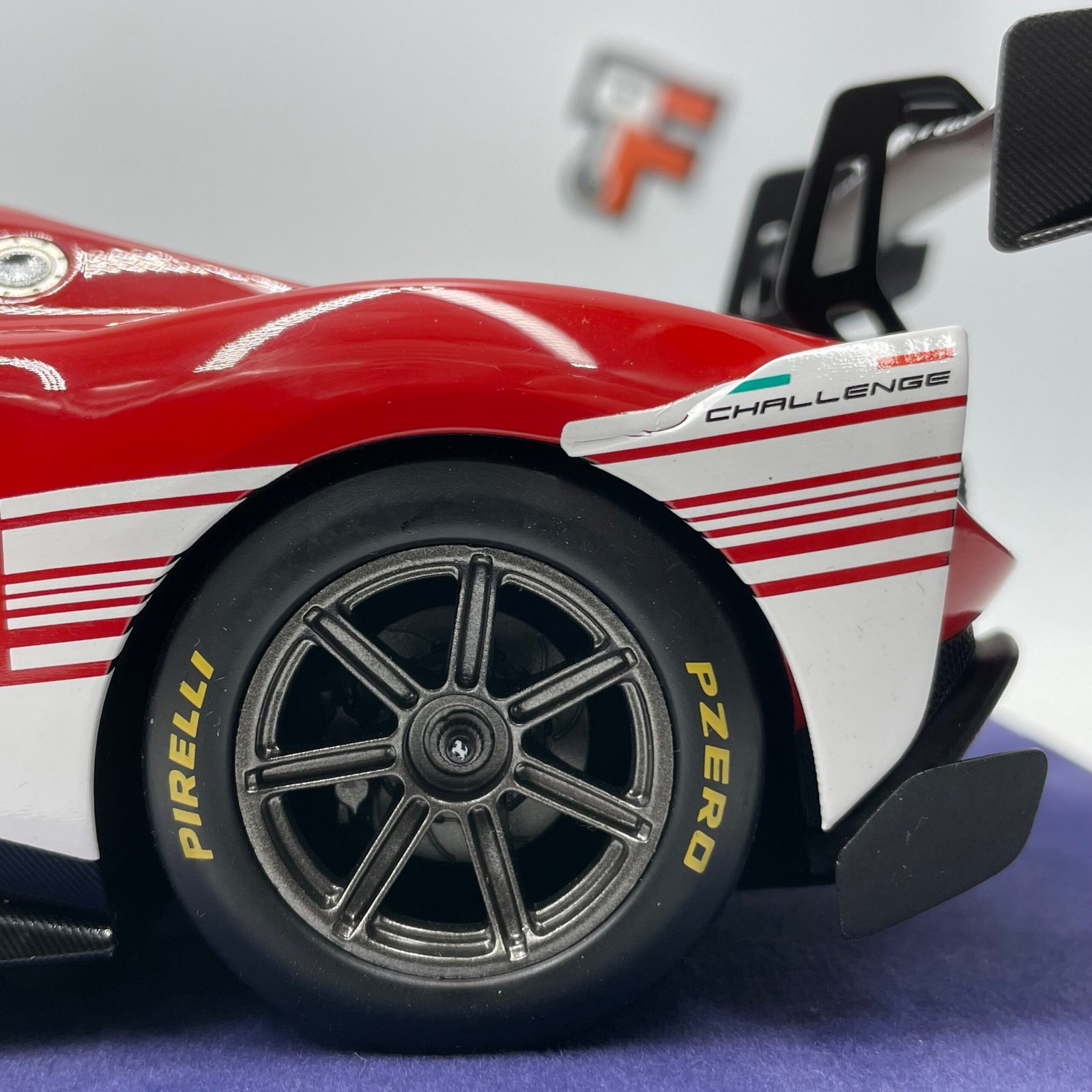 Ferrari 296 GT3 Challenge Launch Version Rosso/Blanco 1/18 – Image 14