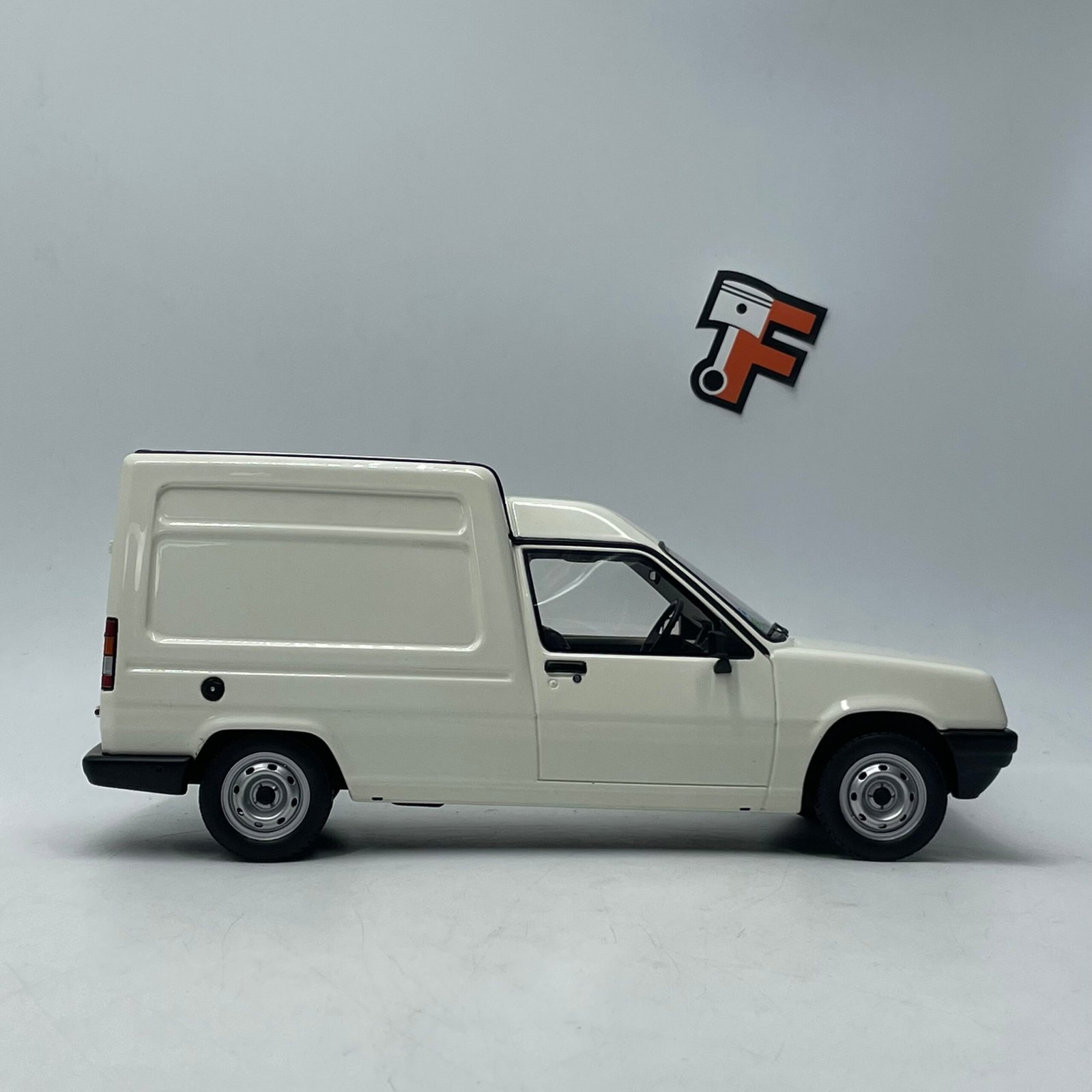Renault Express 1985 Blanc – Image 8