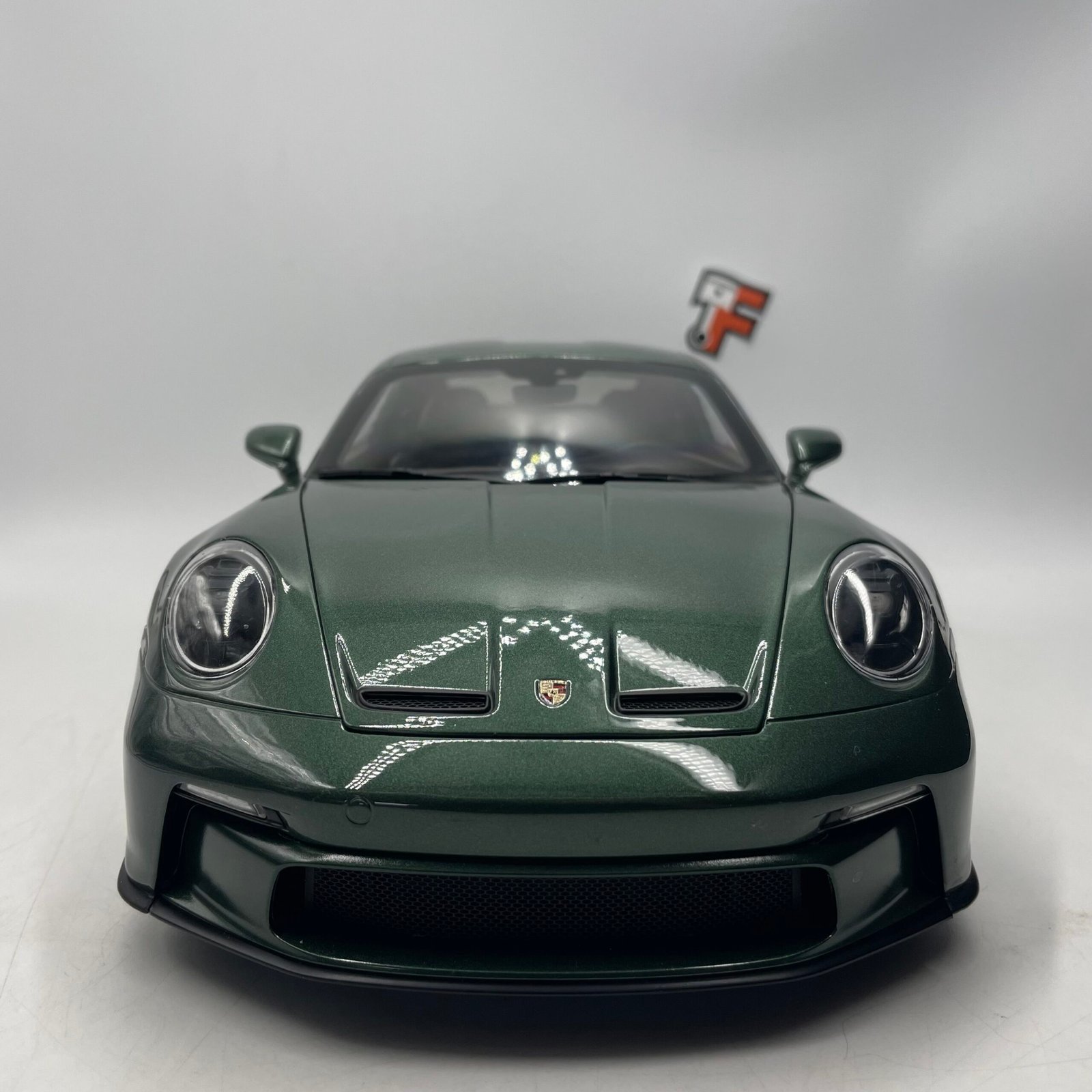 Porsche 911 S/T 2023 Malchite Green 1/12 – Image 2