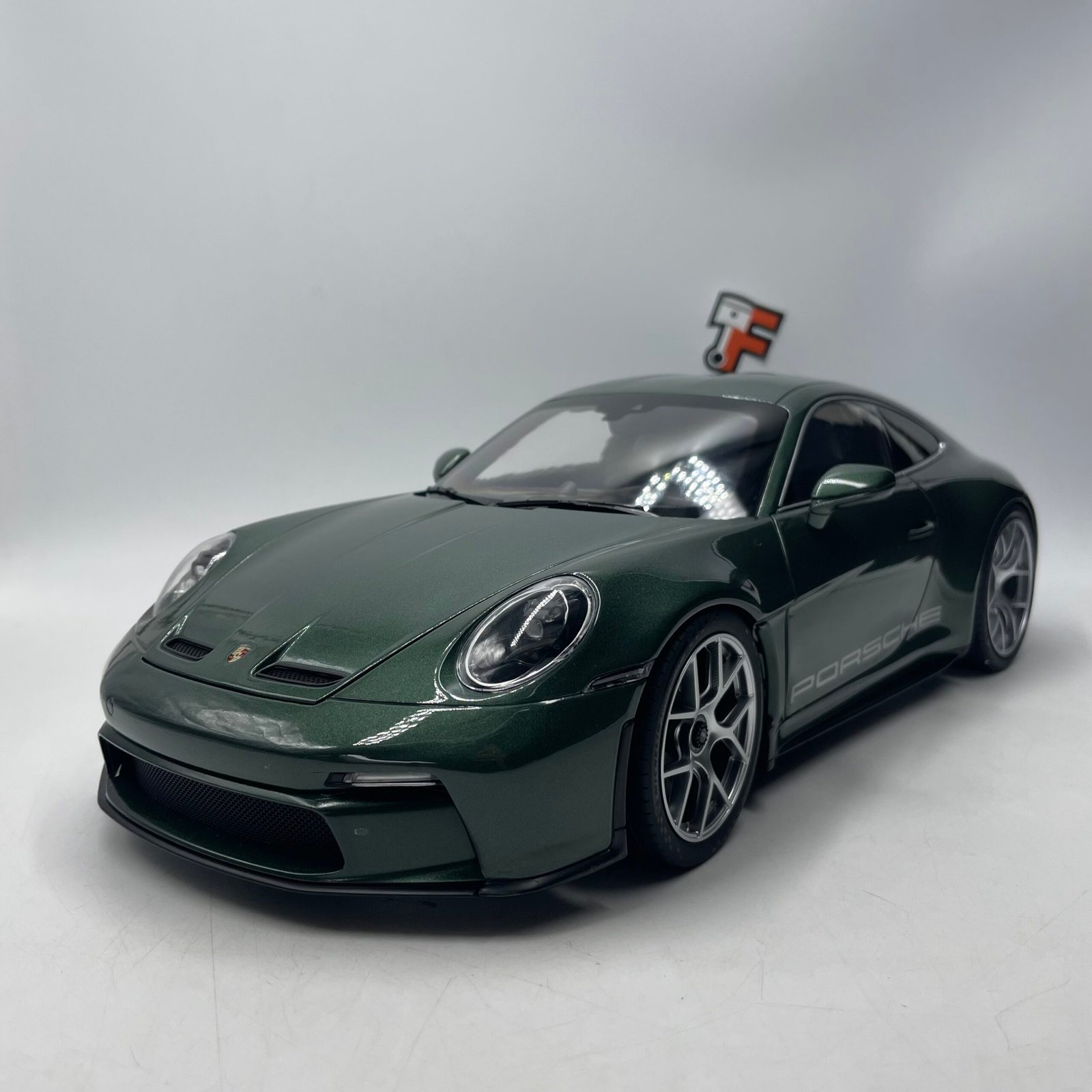 Porsche 911 S/T 2023 Malchite Green 1/12 – Image 3