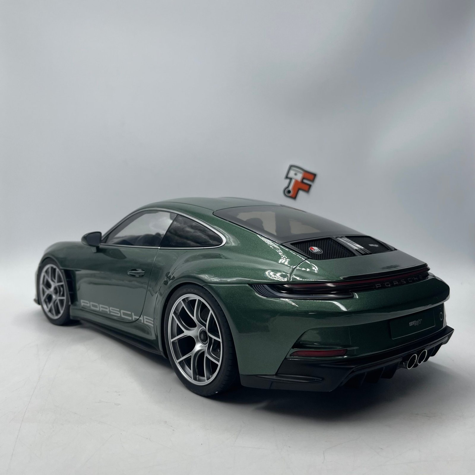 Porsche 911 S/T 2023 Malchite Green 1/12 – Image 5
