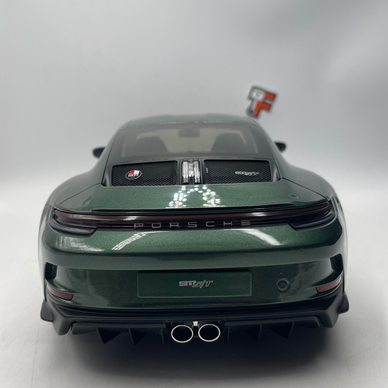 Porsche 911 S/T 2023 Malchite Green 1/12 – Image 6