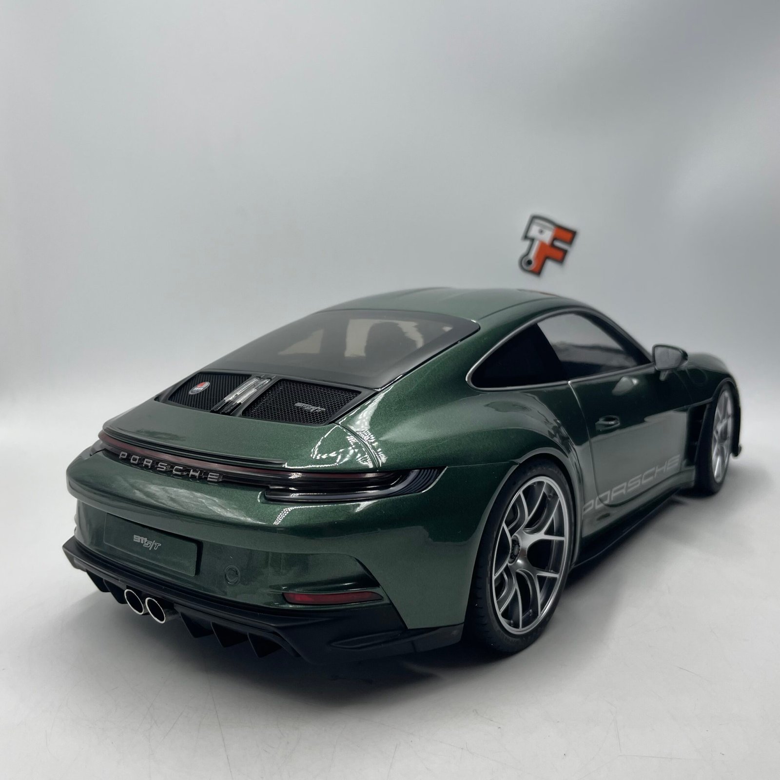 Porsche 911 S/T 2023 Malchite Green 1/12 – Image 7