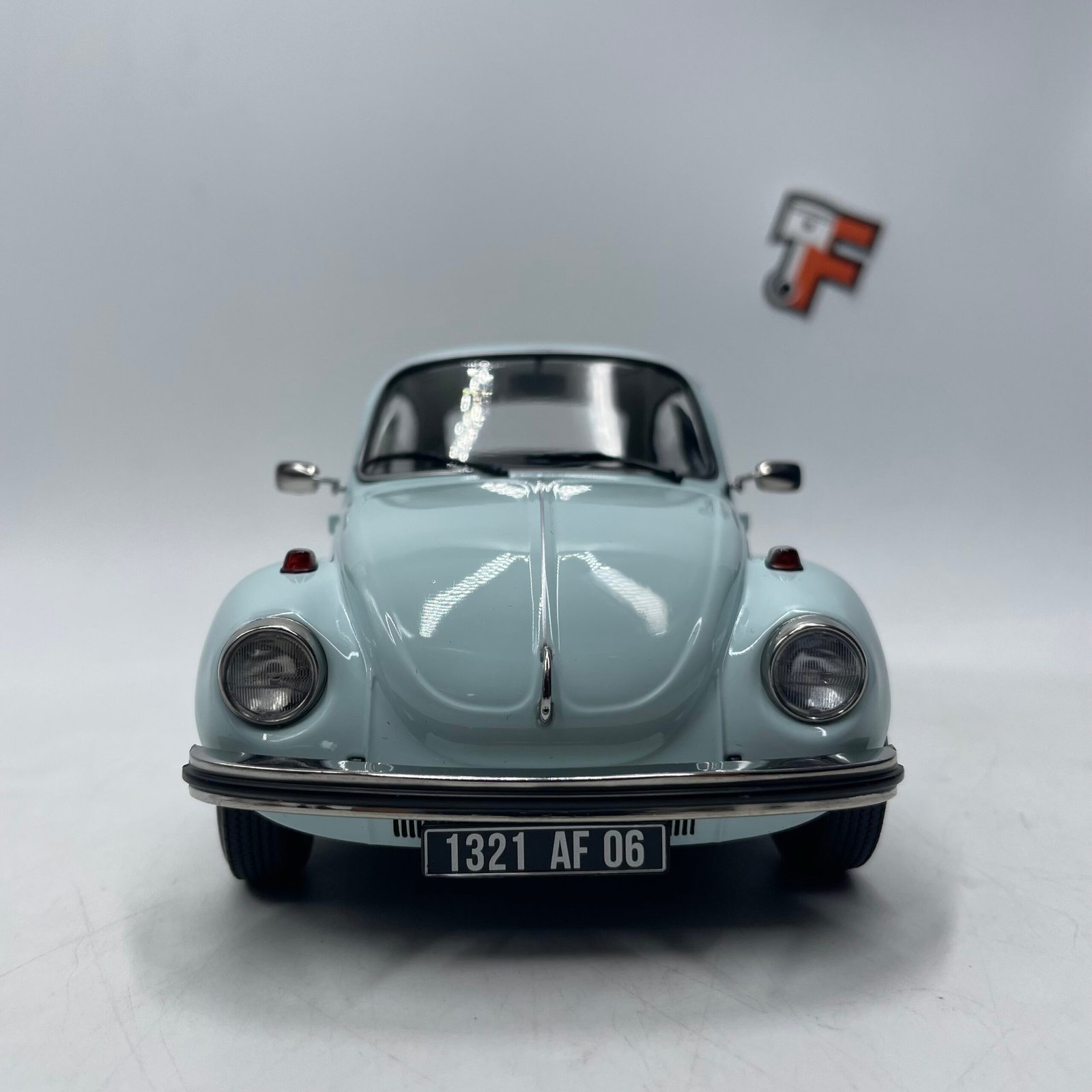 Volkswagen 1303 1973 Pastel Blue 1/18 – Image 2