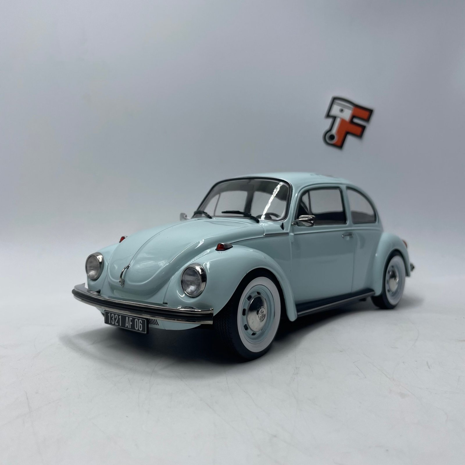 Volkswagen 1303 1973 Pastel Blue 1/18 – Image 3