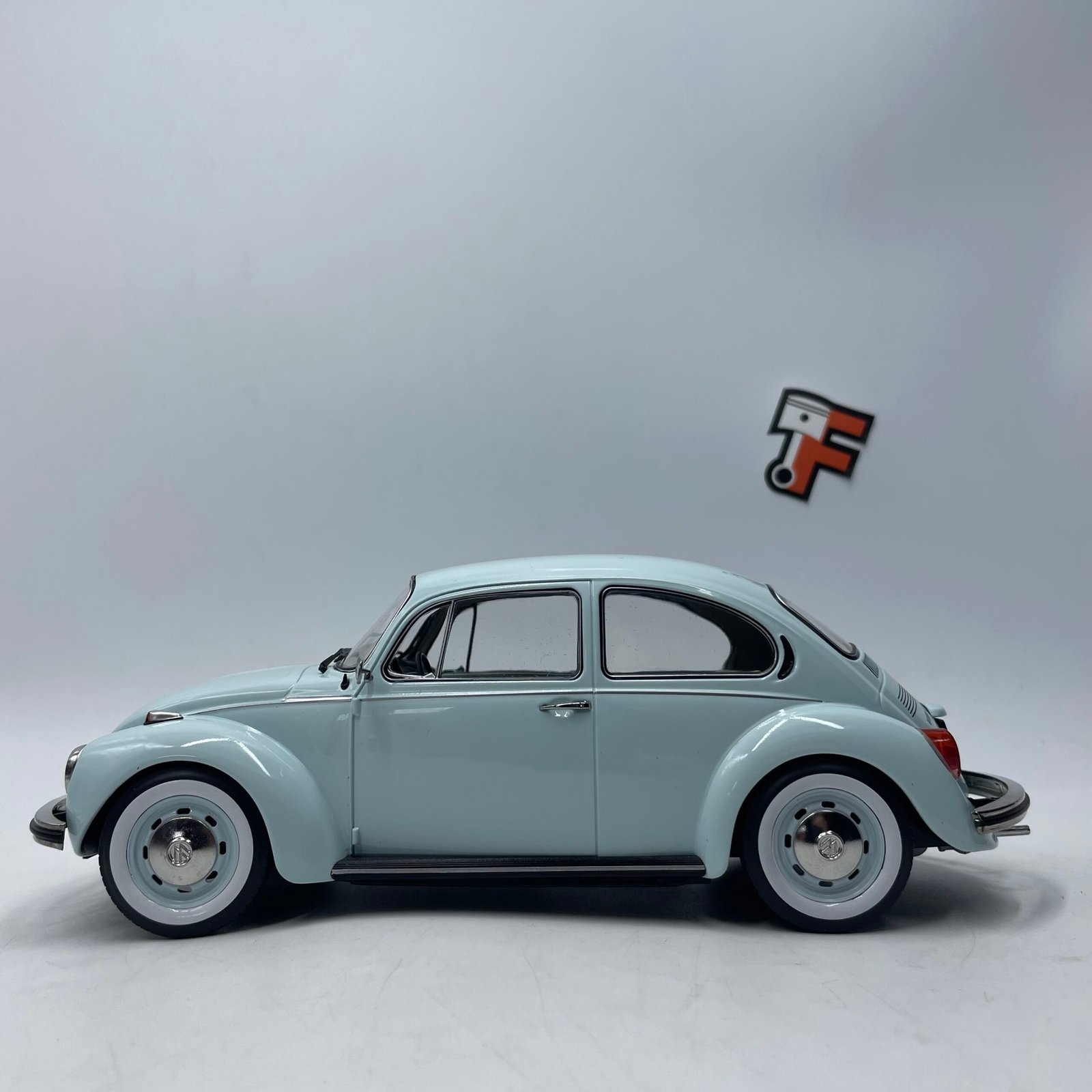 Volkswagen 1303 1973 Pastel Blue 1/18 – Image 4