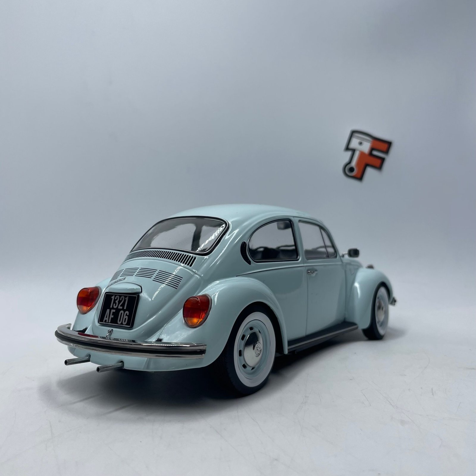 Volkswagen 1303 1973 Pastel Blue 1/18 – Image 7