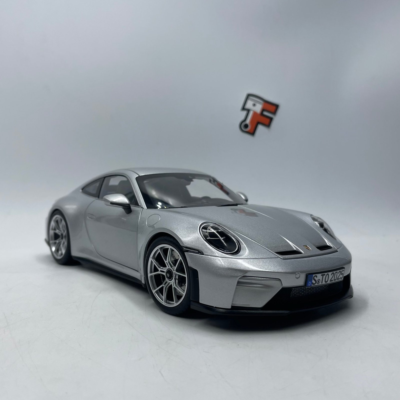 Miniature Porsche 911 GT3 Weissach Package 2025 Silver Metallic 1/18 Norev vendue en Suisse