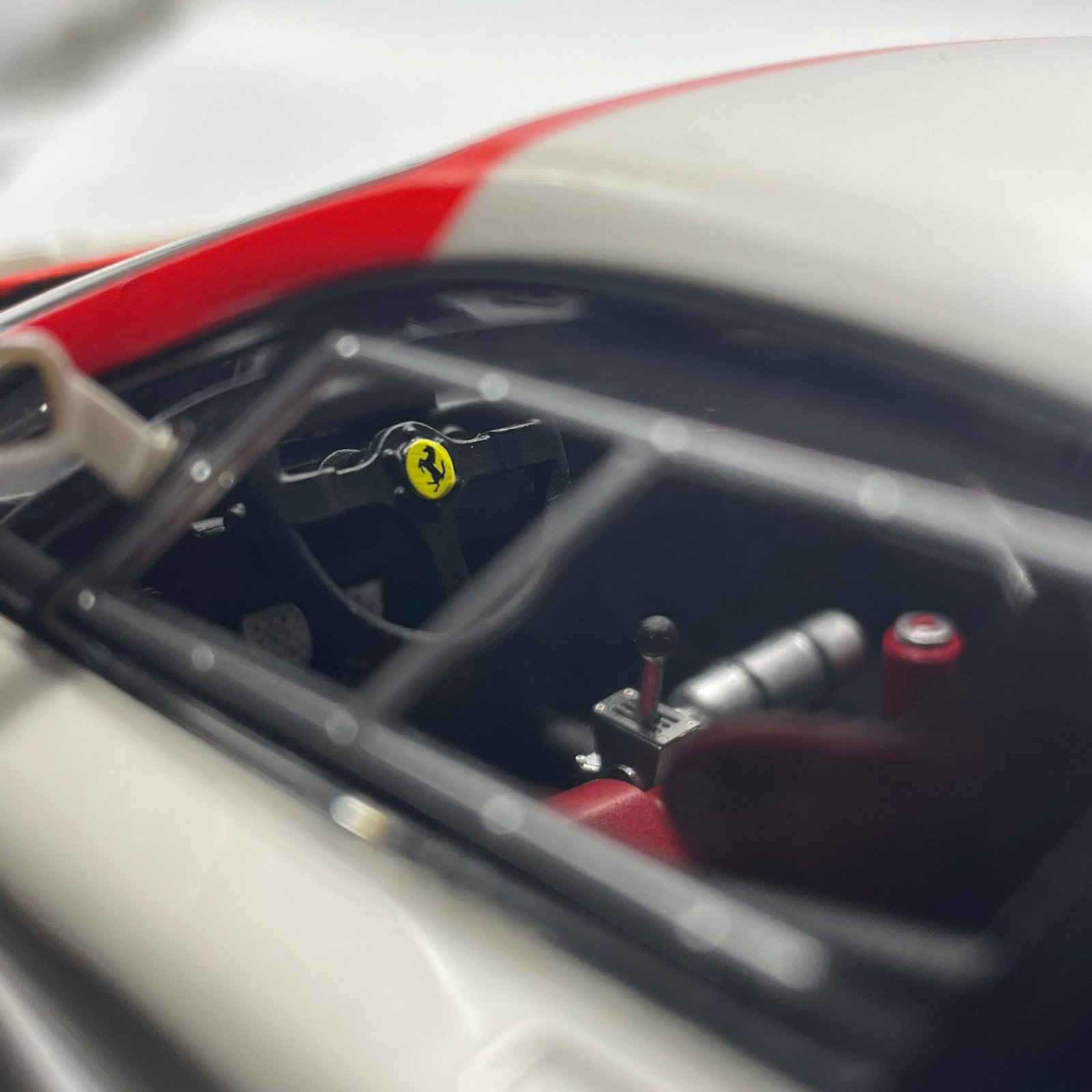 Miniature Ferrari F40 LM 1996 Press version Red and White Limited Edition vendue en Suisse