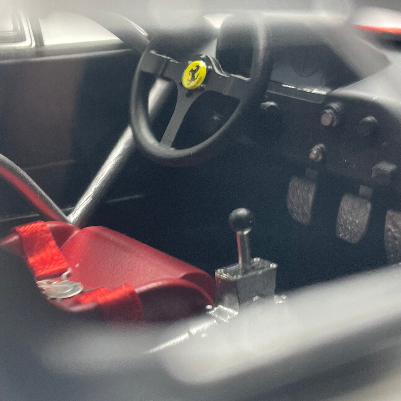 Miniature Ferrari F40 LM 1996 Press version Red and White Limited Edition vendue en Suisse