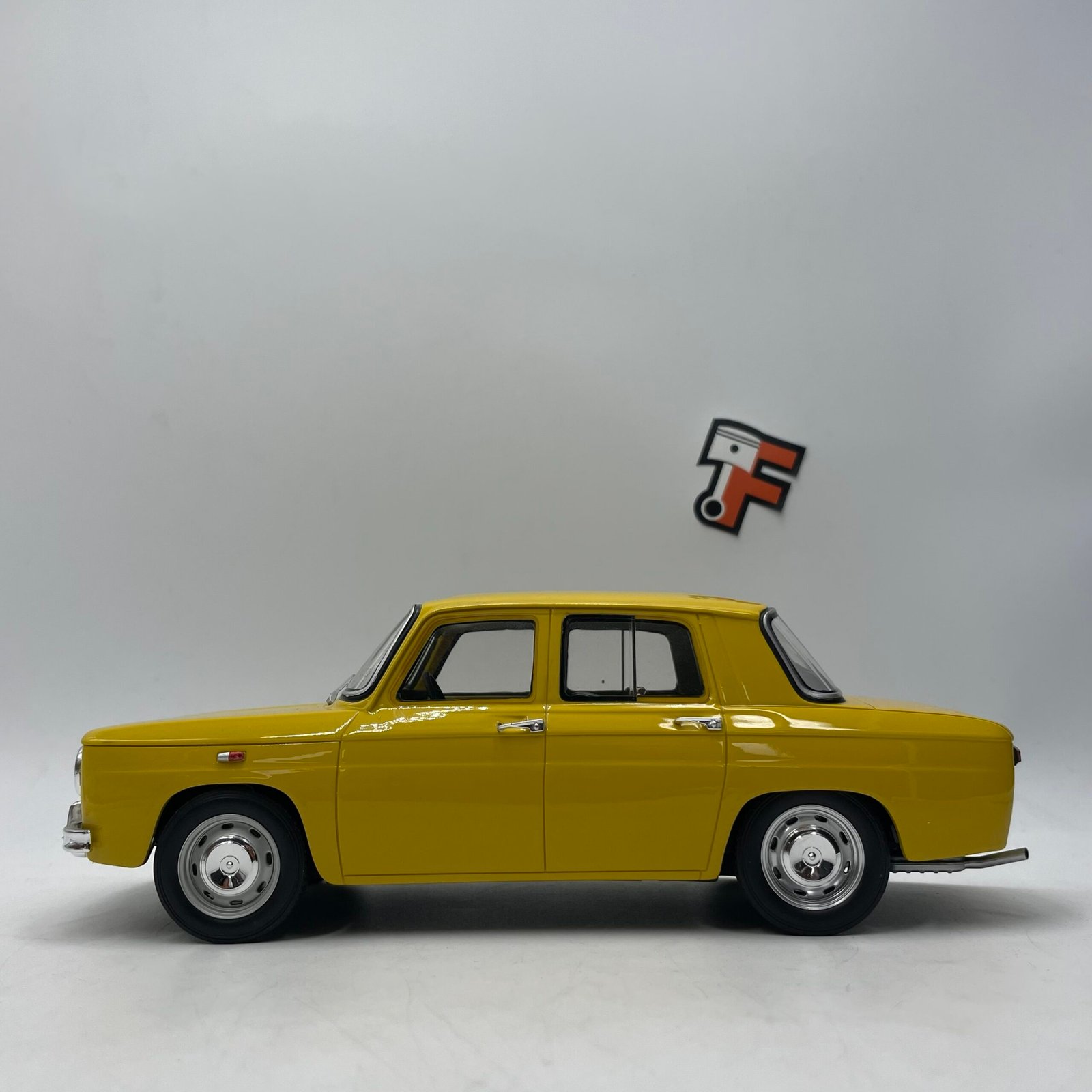 Renault 8 S Yellow Occasion – Image 4