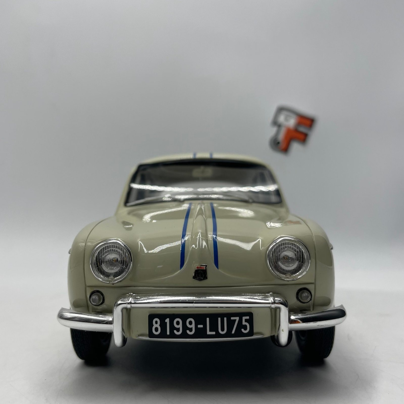Renault Dauphine 1093 Beige Occasion – Image 2