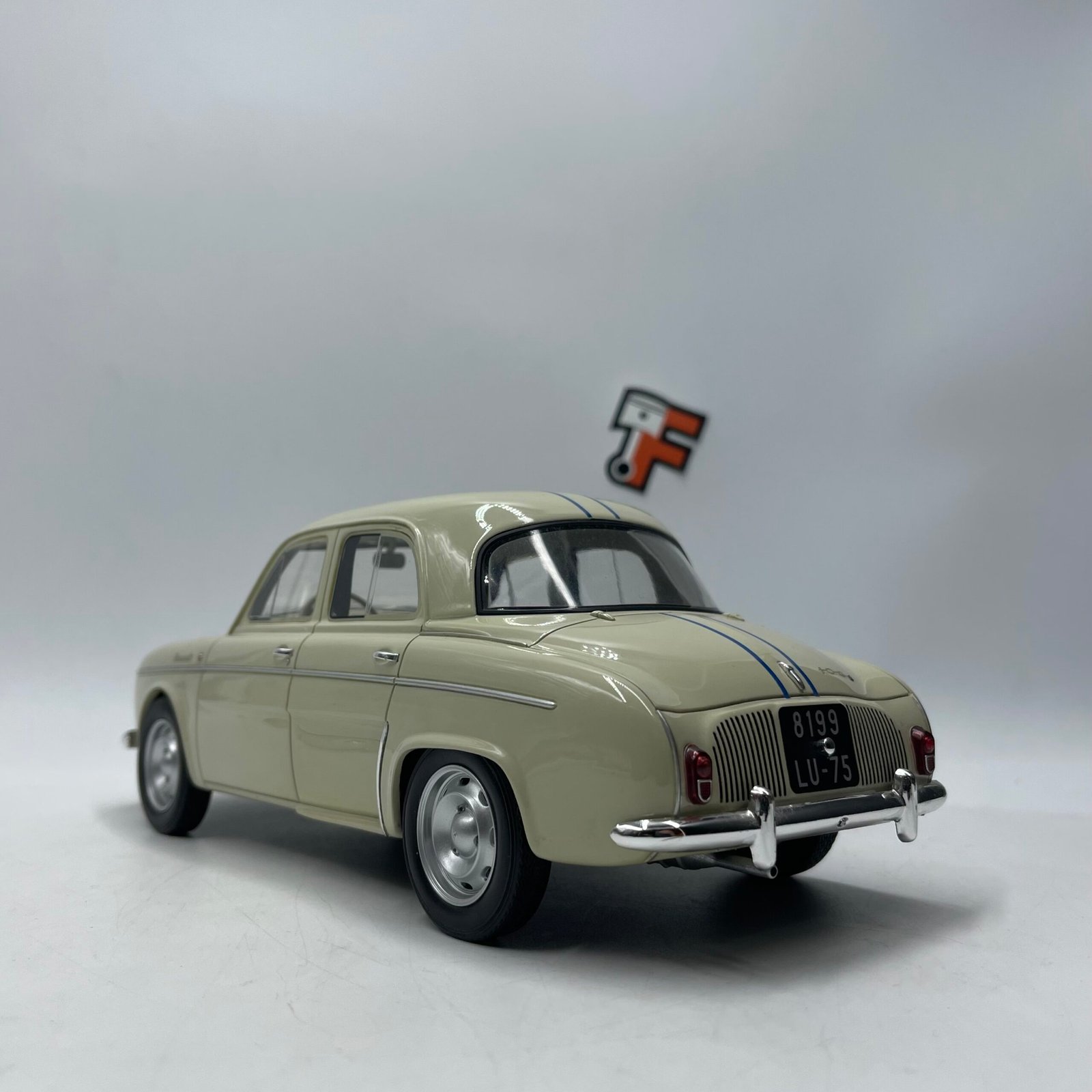 Renault Dauphine 1093 Beige Occasion – Image 5