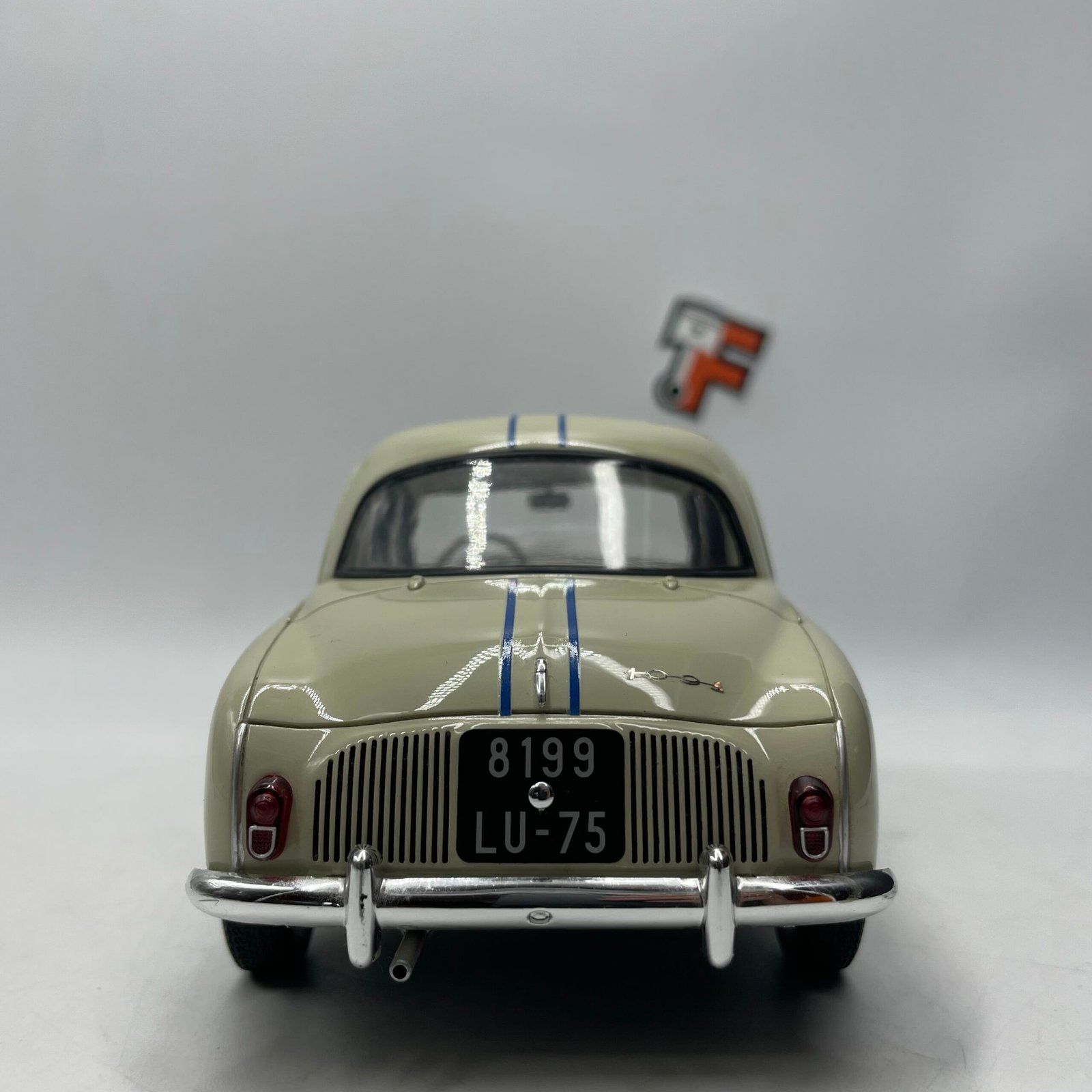 Renault Dauphine 1093 Beige Occasion – Image 6