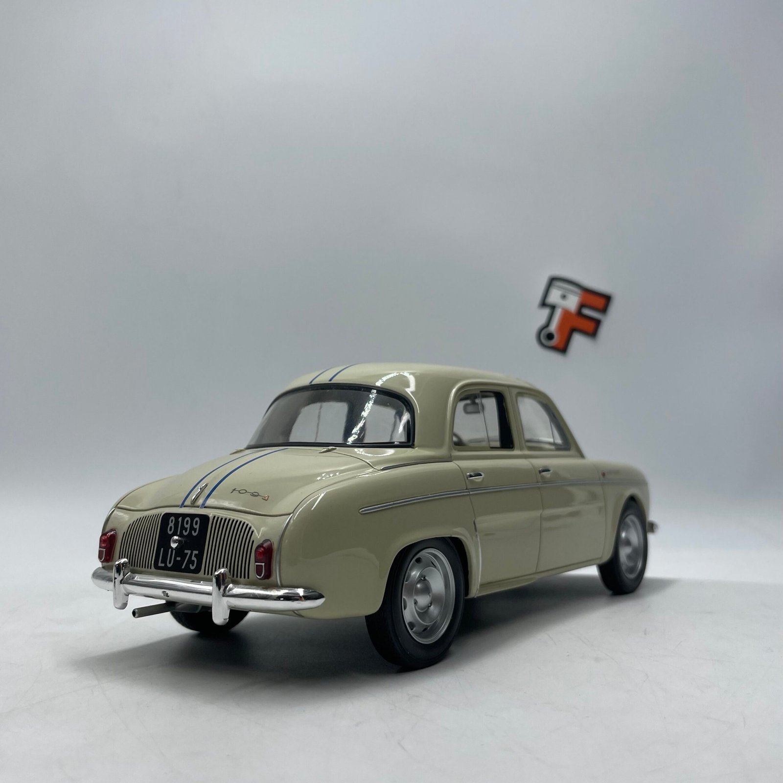 Renault Dauphine 1093 Beige Occasion – Image 7