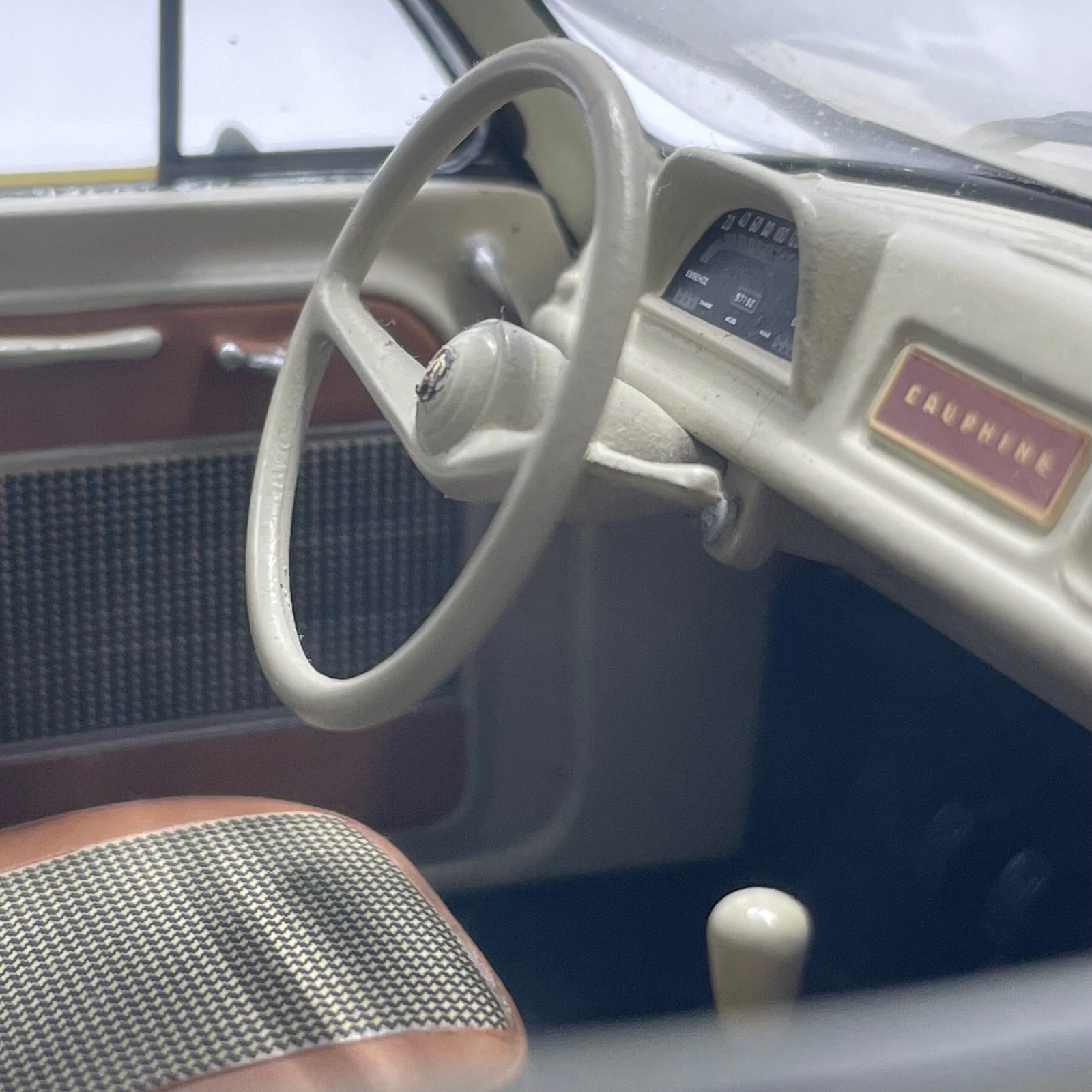 Renault Dauphine 1093 Beige Occasion – Image 10