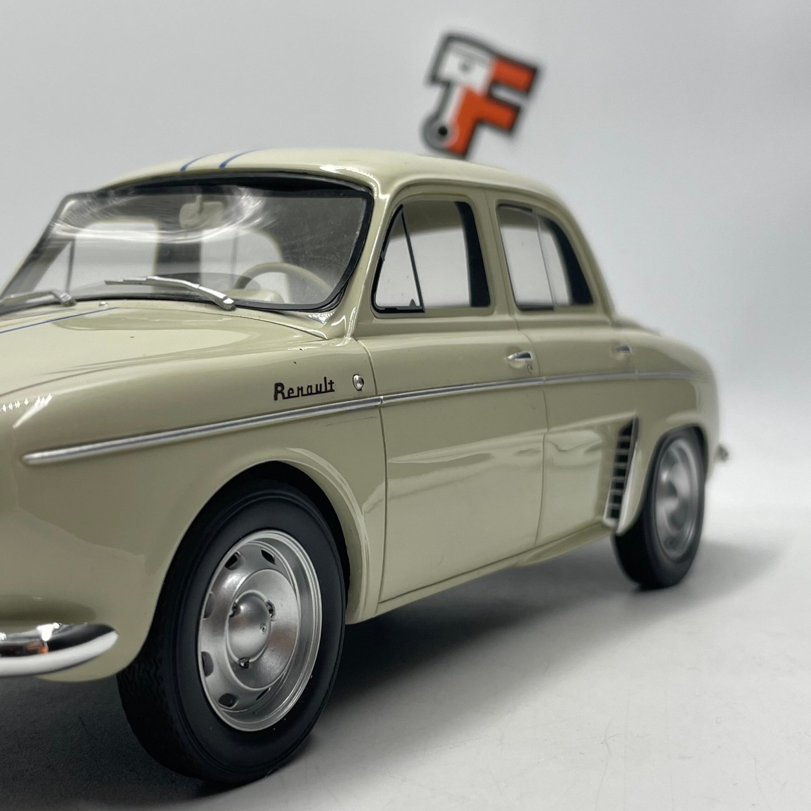 Renault Dauphine 1093 Beige Occasion – Image 12