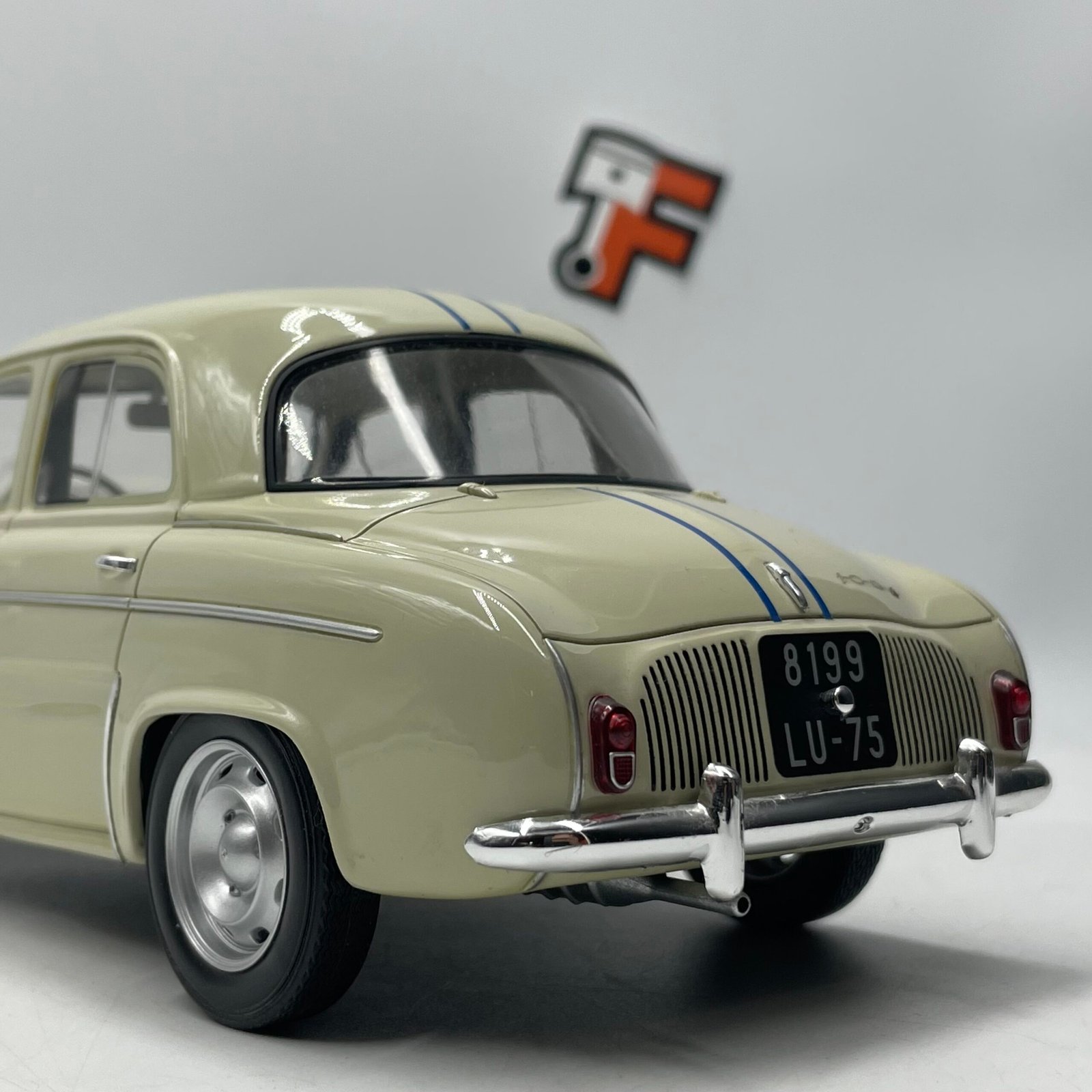 Renault Dauphine 1093 Beige Occasion – Image 13