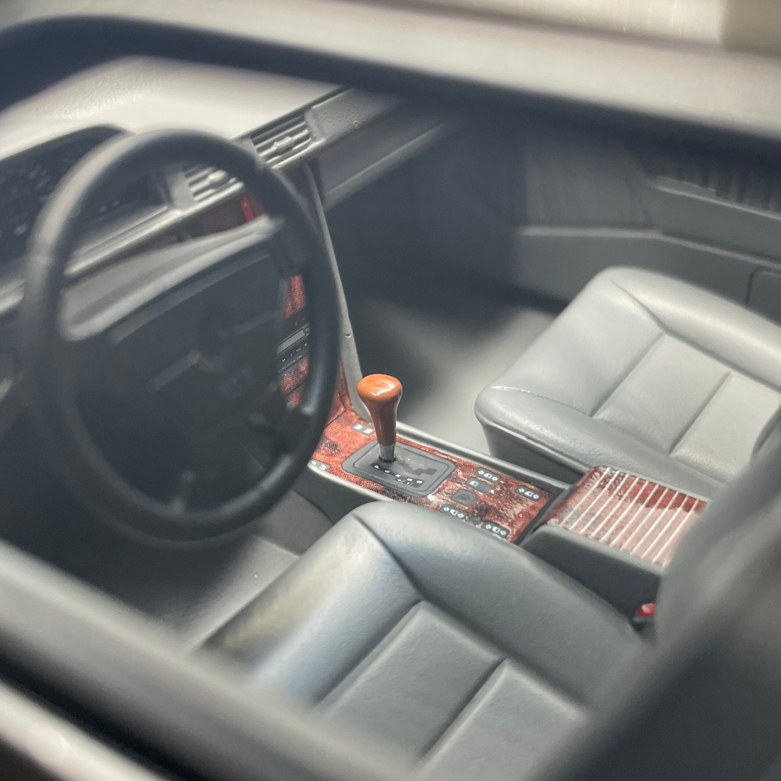 Mercedes-Benz C124 AMG Stance 2022 Grey 1/18 – Image 9