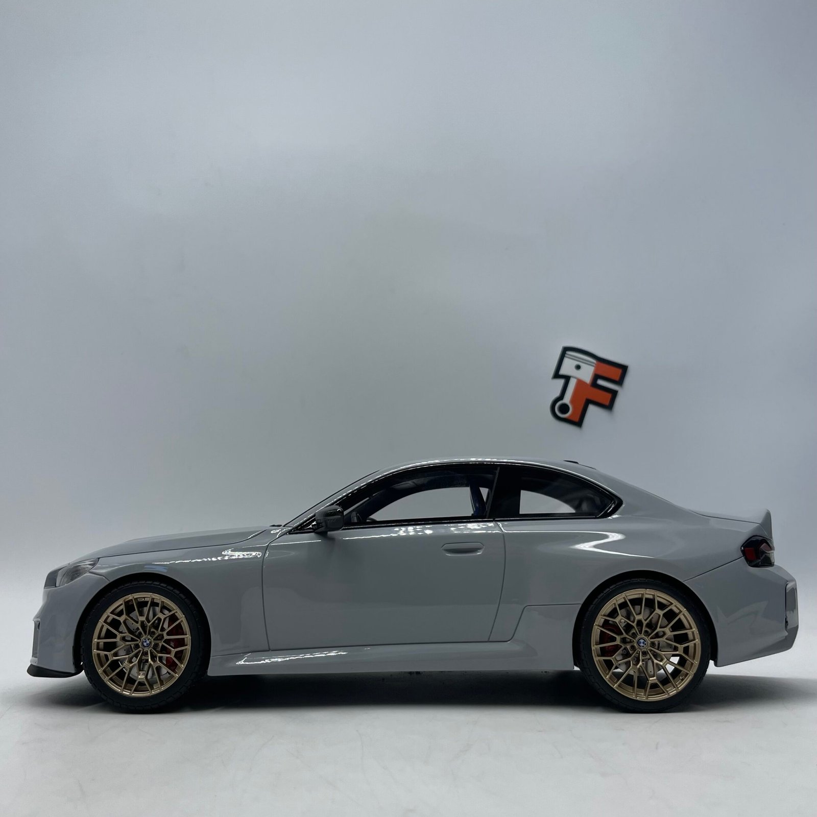 BMW M2 CS 2026 Brooklyn Grey 1/18 – Image 4